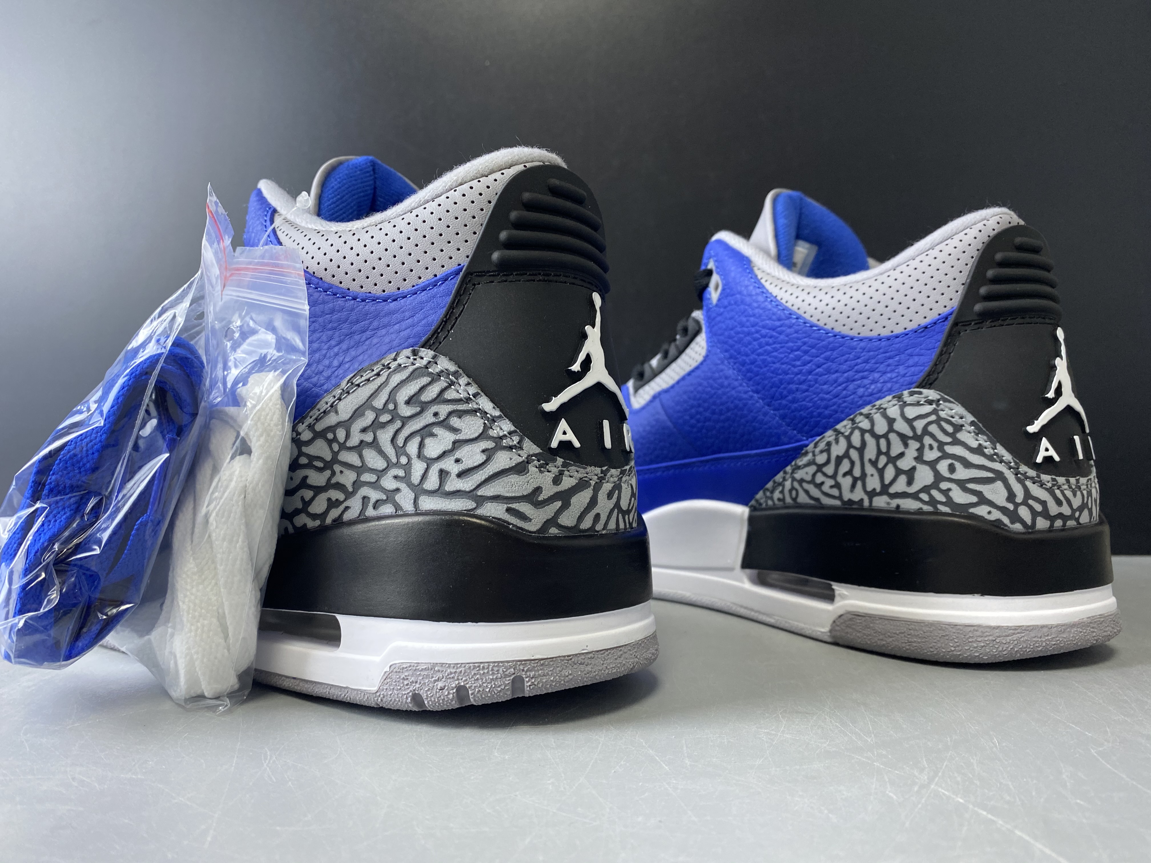 Air Jordan 3 Retro Varsity Royal Cement CT8532-400