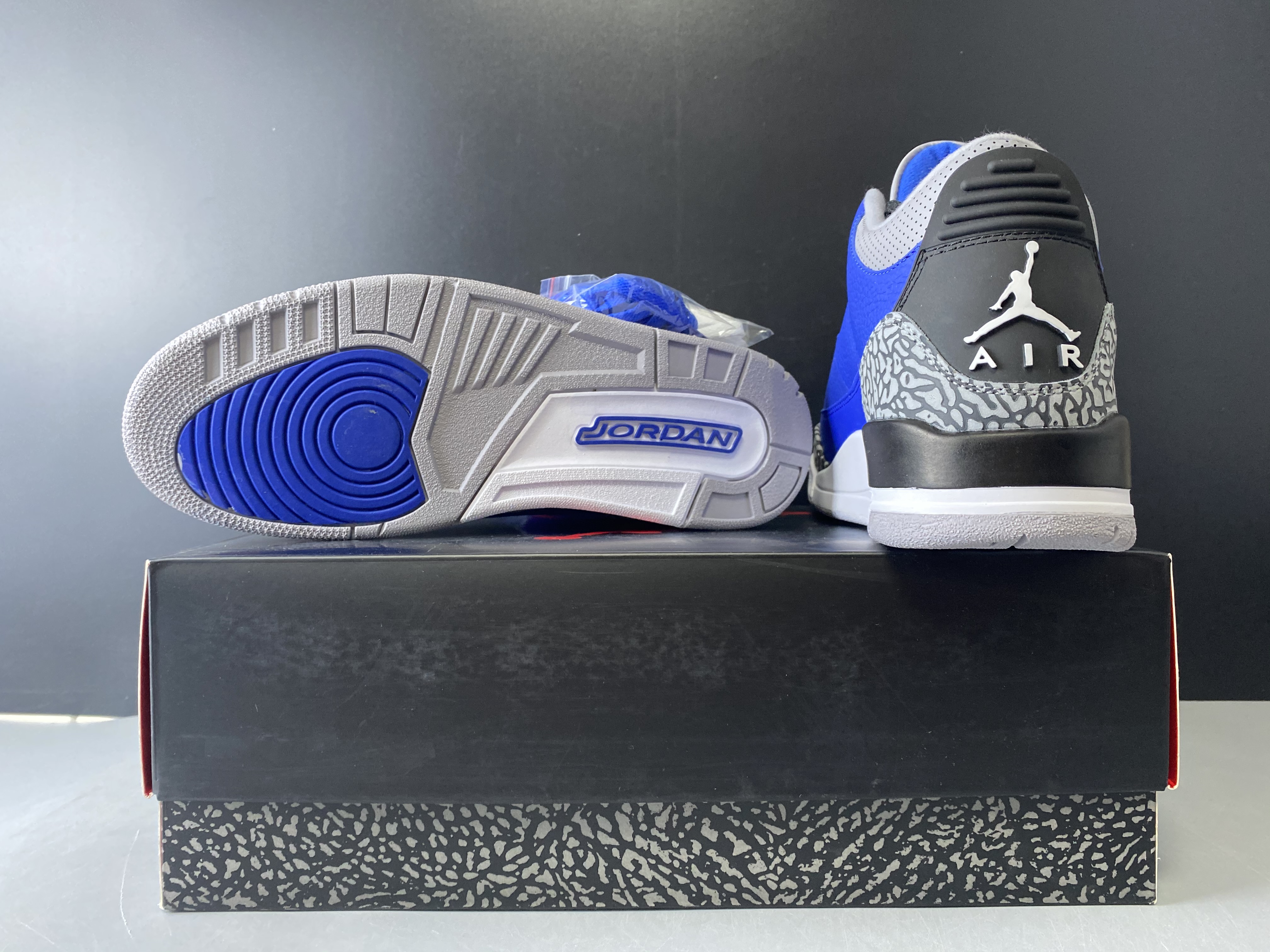 Air Jordan 3 Retro Varsity Royal Cement CT8532-400