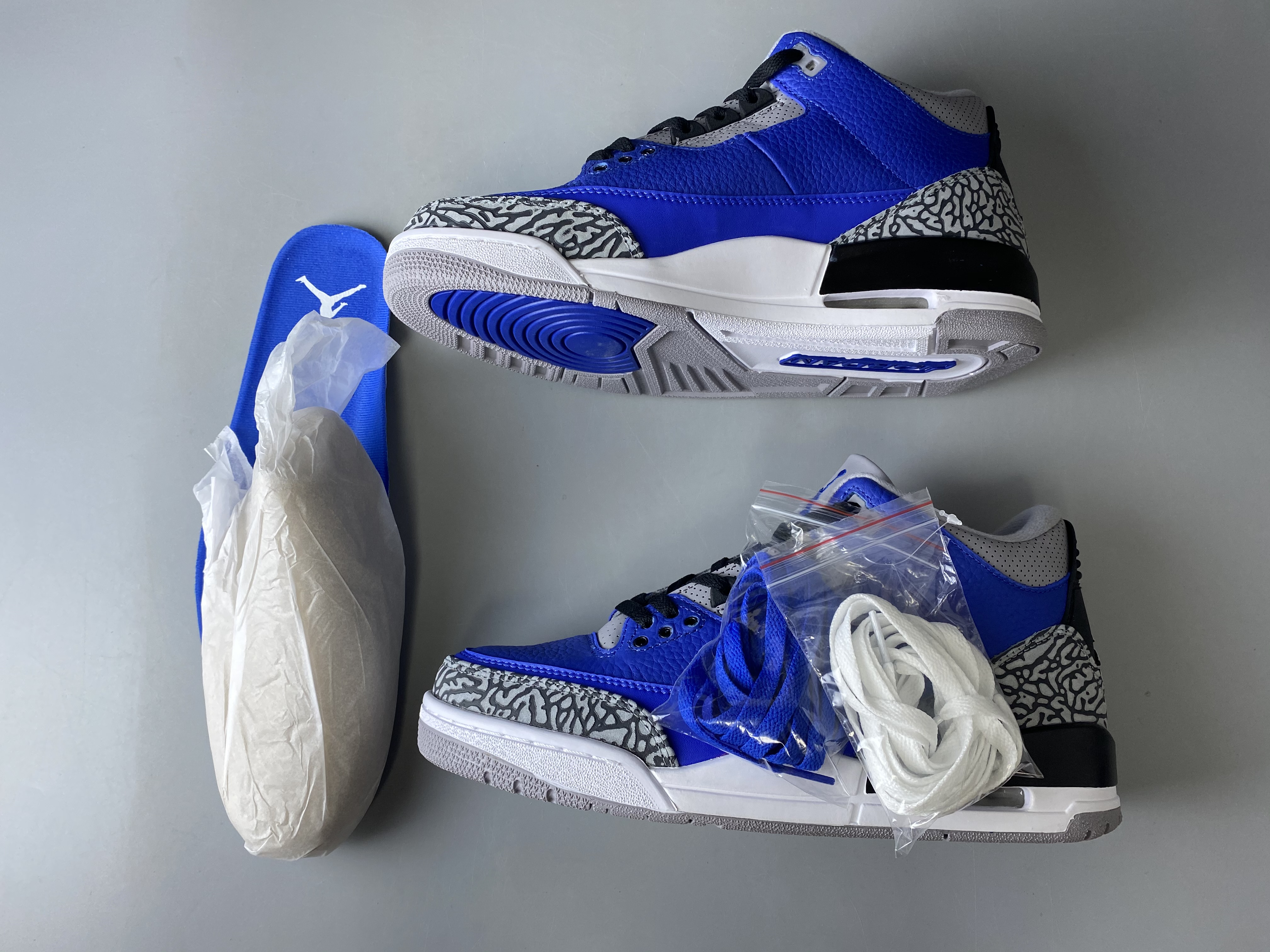 Air Jordan 3 Retro Varsity Royal Cement CT8532-400