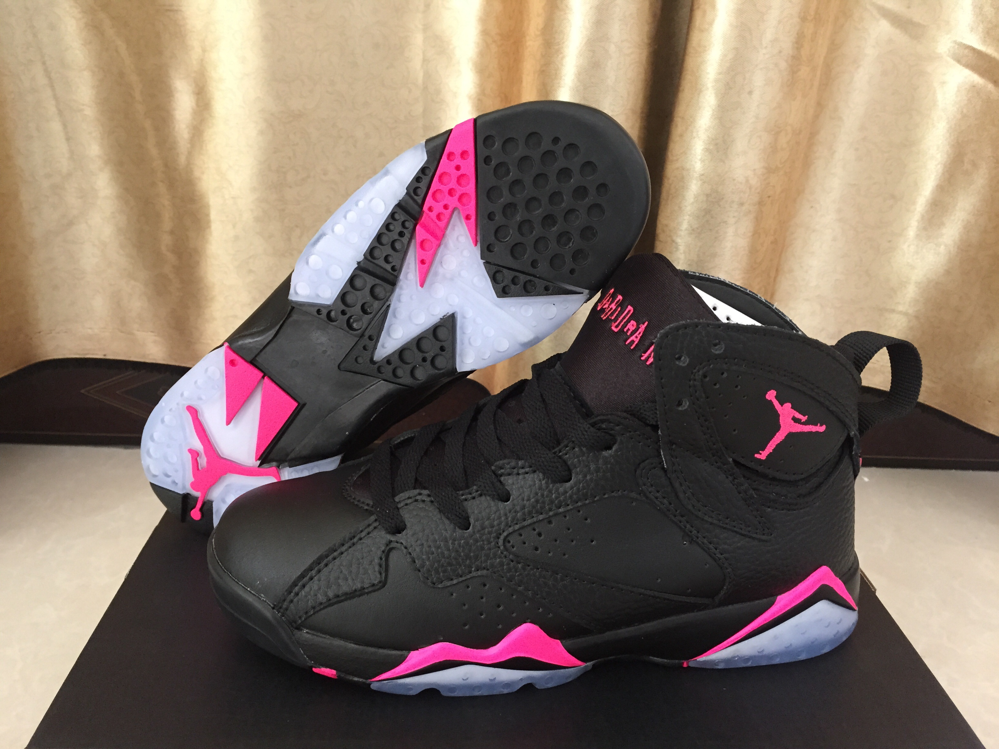 Air Jordan 7 Retro Black Hyper Pink 442960-018
