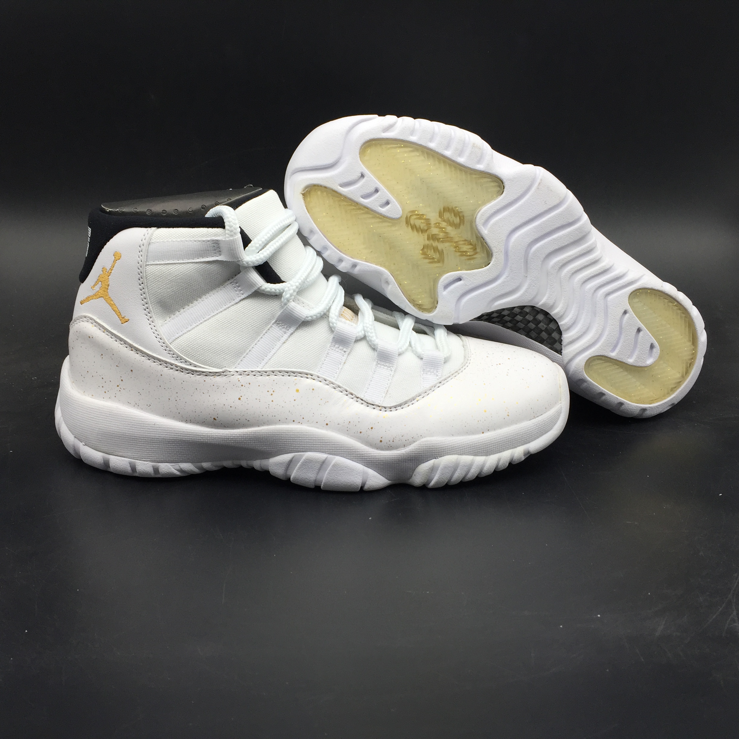 Air Jordan 11 ‘OVO’ White/Metallic Silver 914433-102