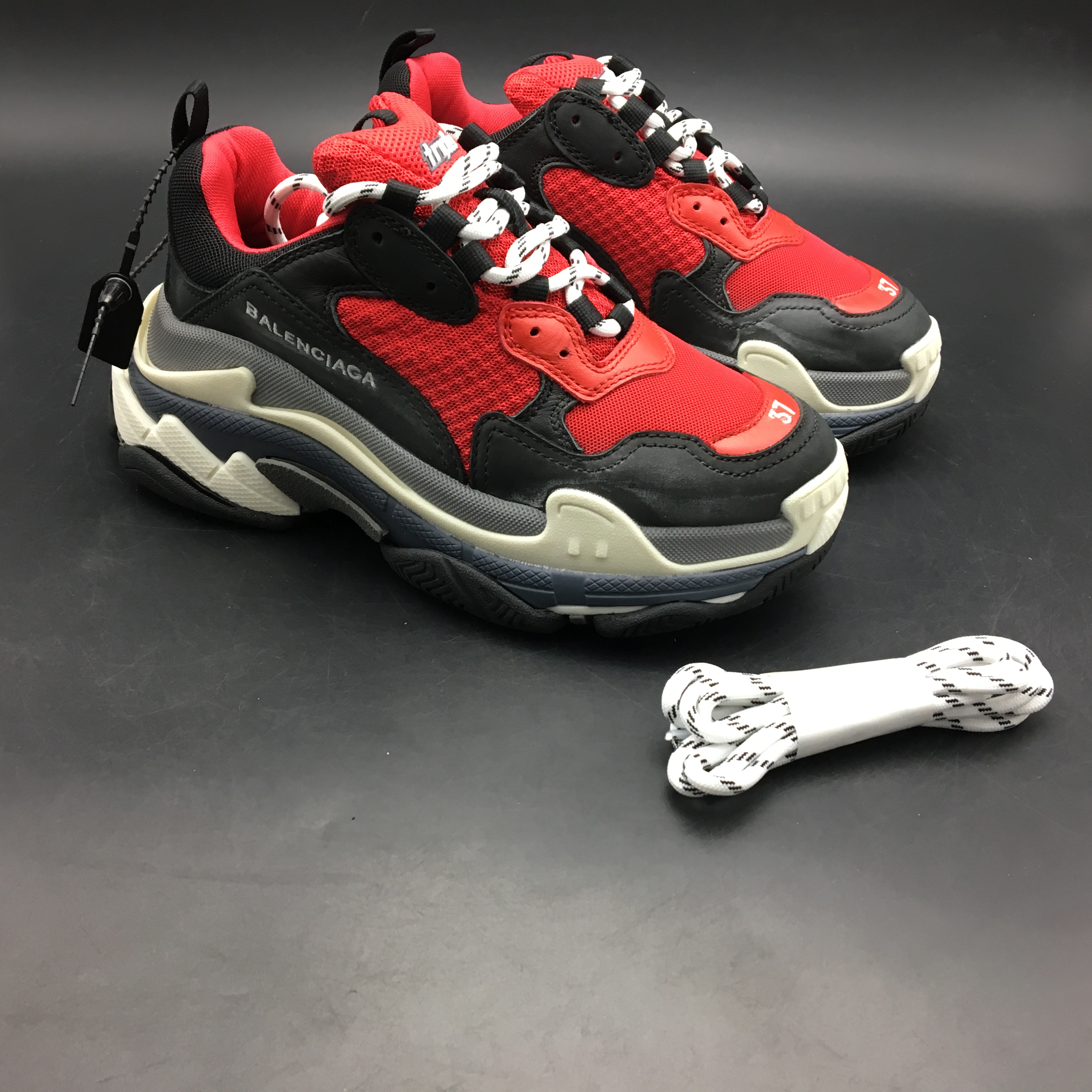 Blncig Triple S Black Red Gray 483513-W06E1-1000