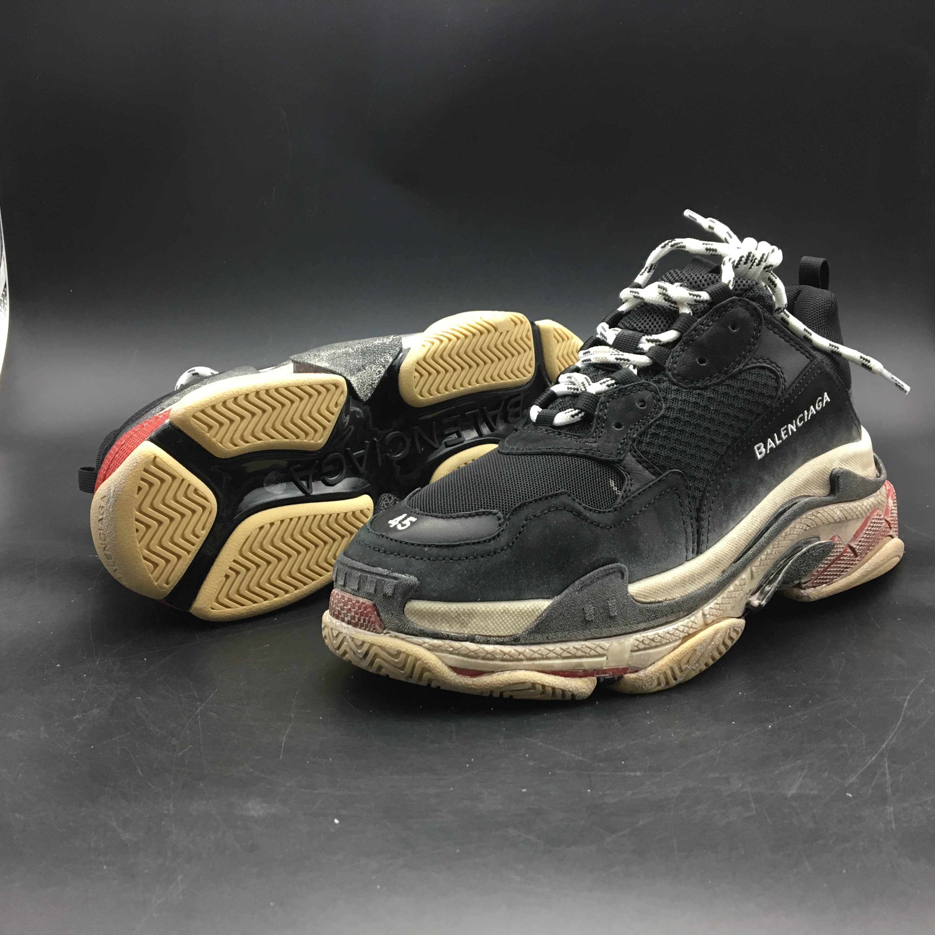 Blncig Triple S Black White Red ( Worn Look) 483513 W06E1 1000