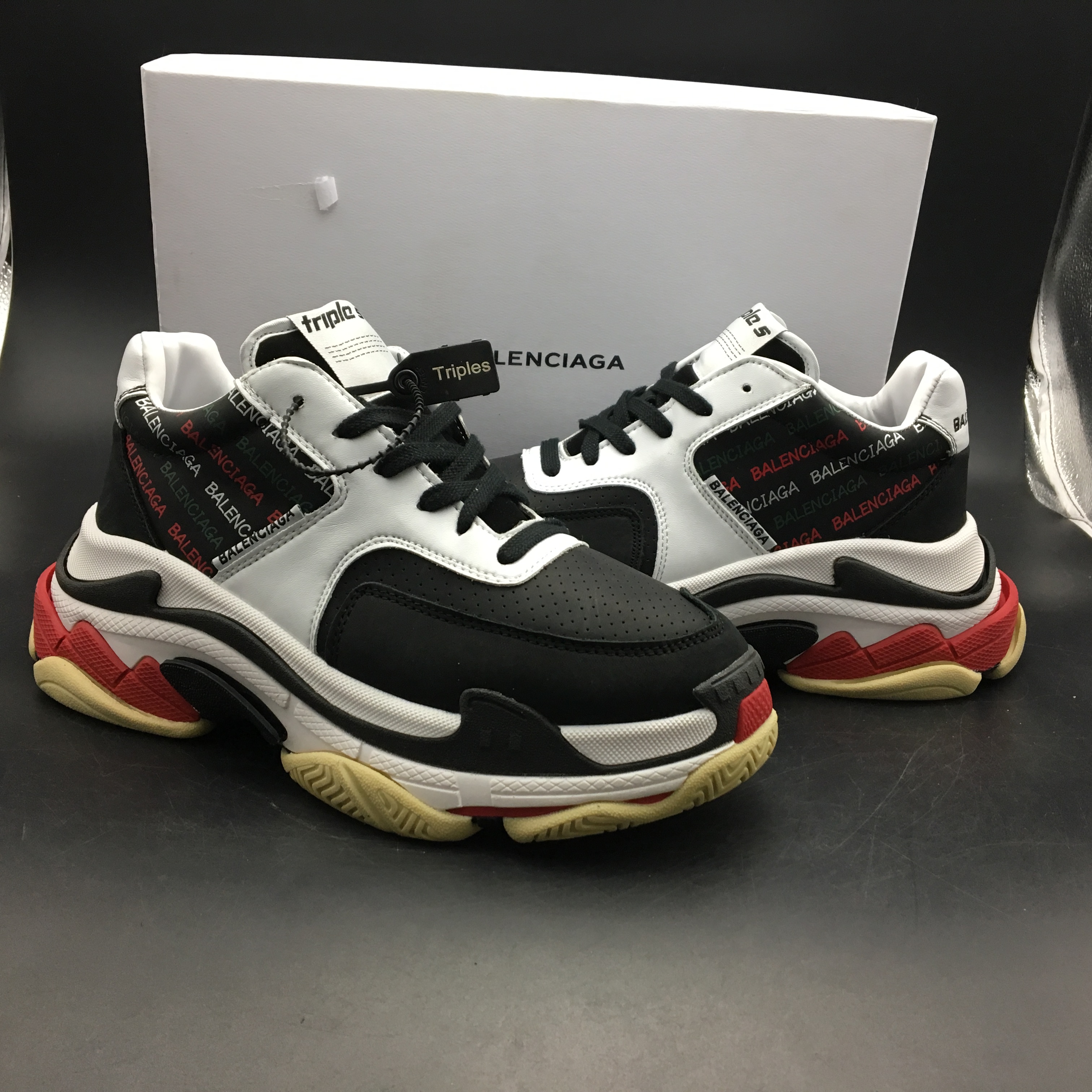 Blncig Black & White 17FW Triple S 483560-W06E1-1011