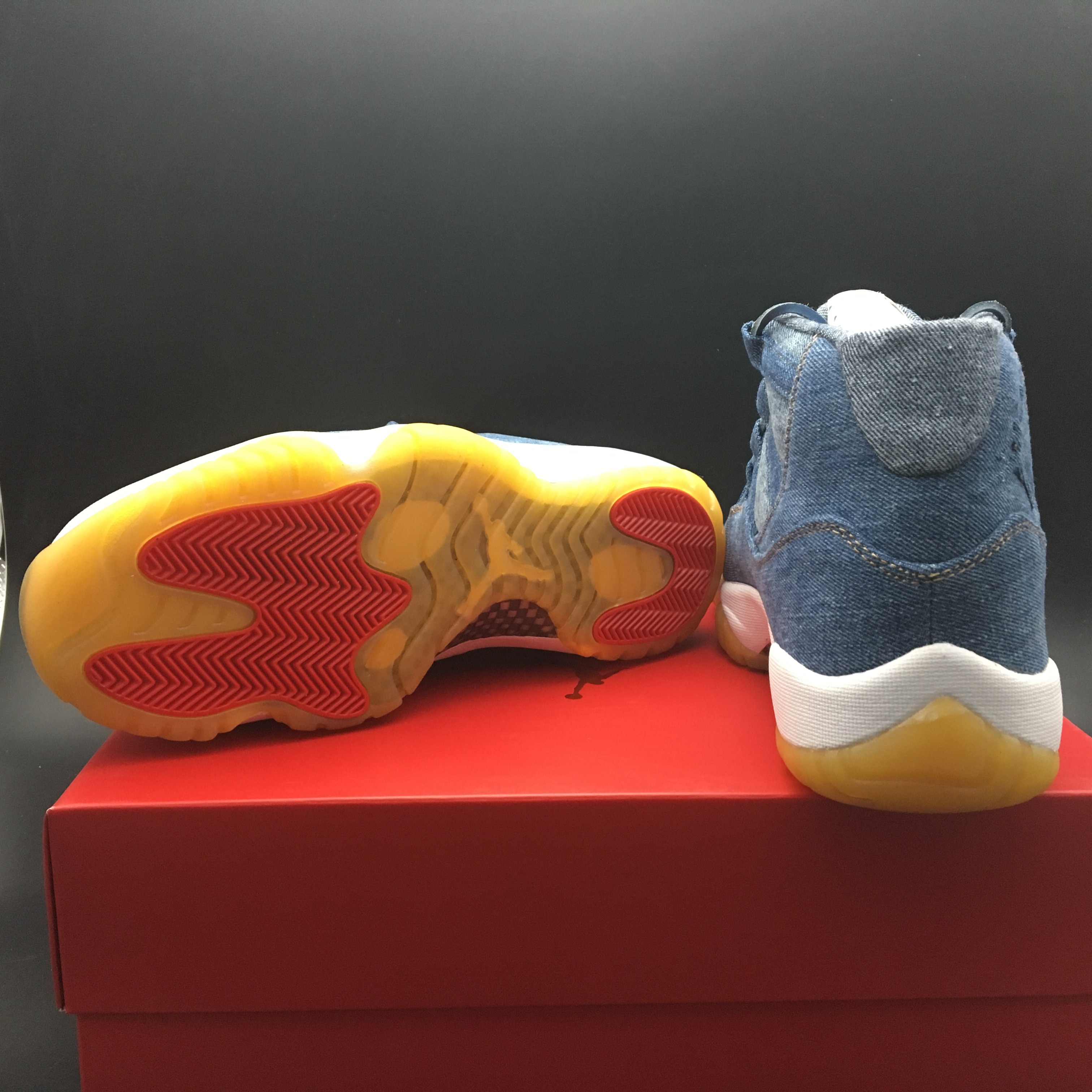 Air Jordan 11 Levis 914433-401