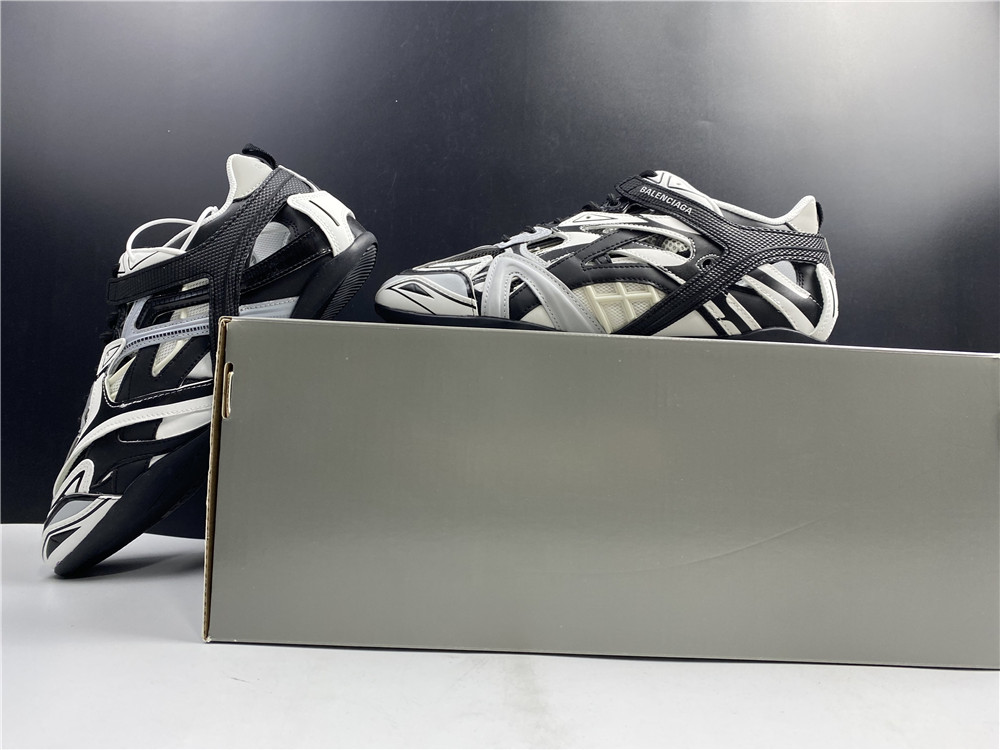 Blncig Drive Sneaker Light Grey Black 624343 W2FD1 1019