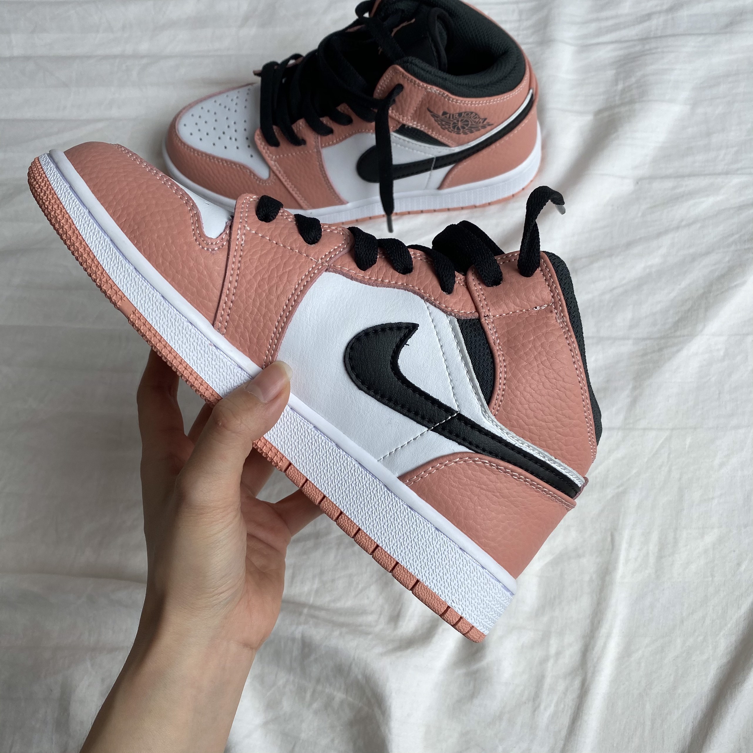 Air Jordan 1 Mid Pink Quartz 555112 603