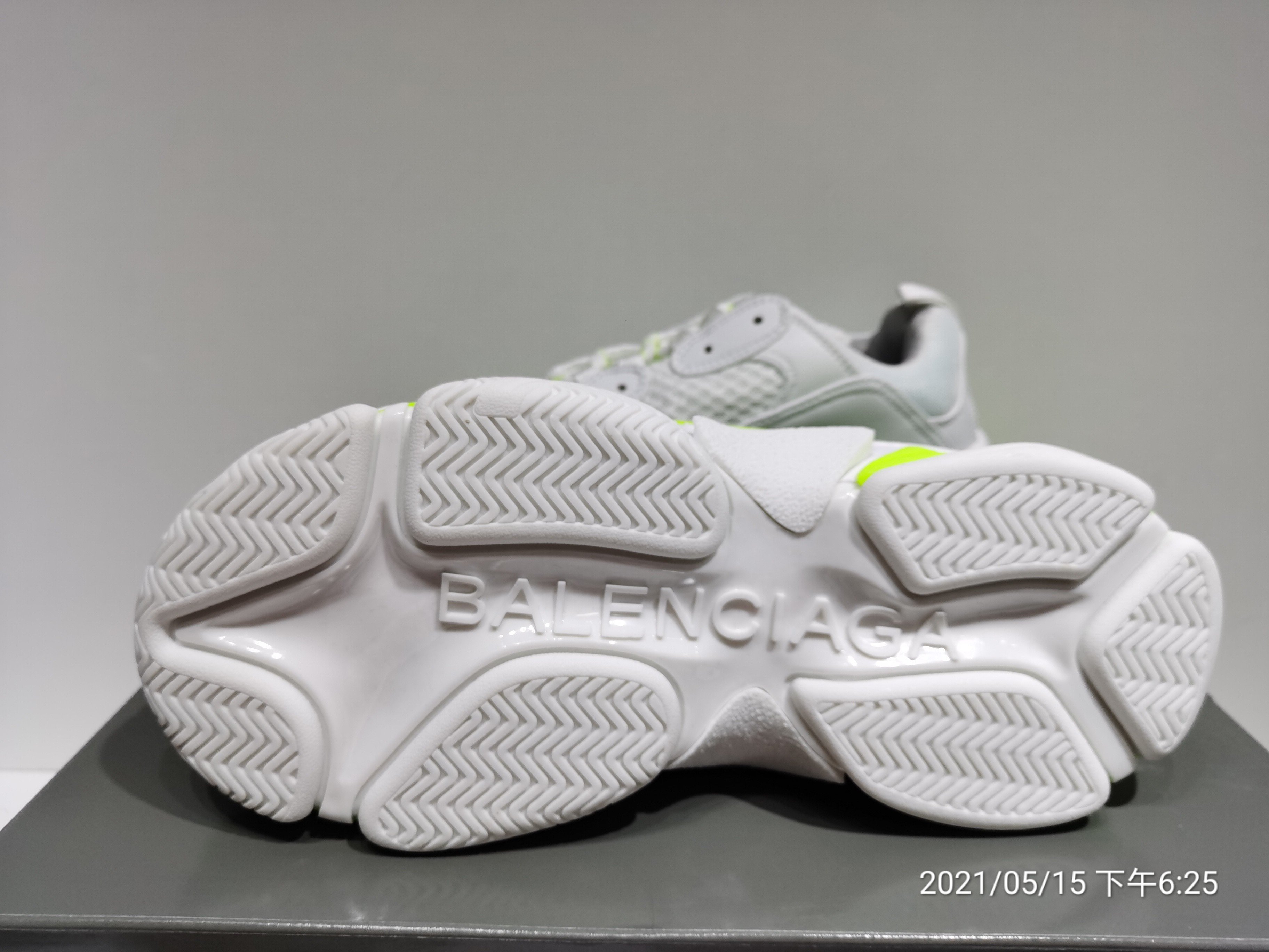 Blncig Triple S 536737 W0901 9088