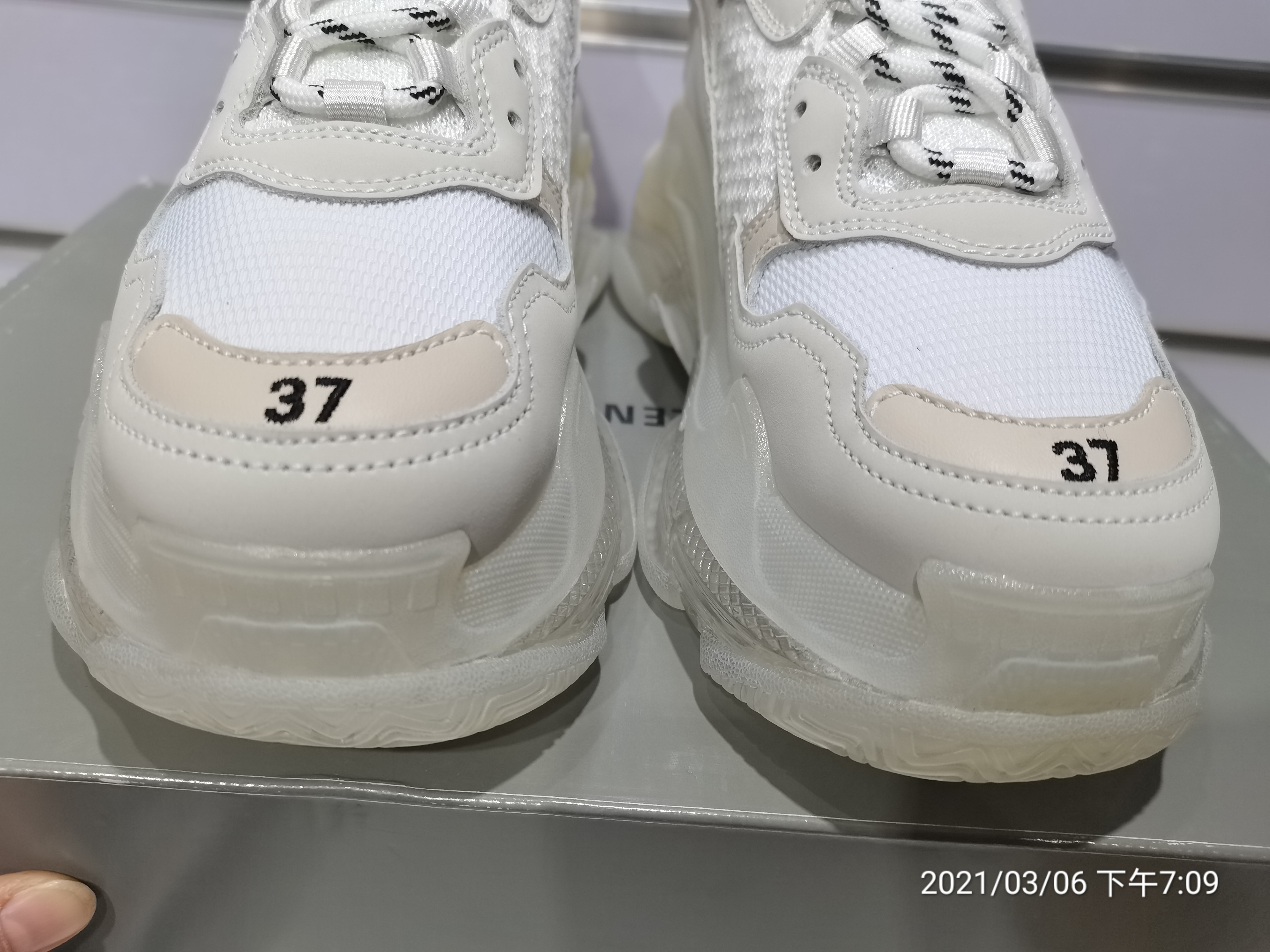 Blncig Triple S Trainer Clear Sole White