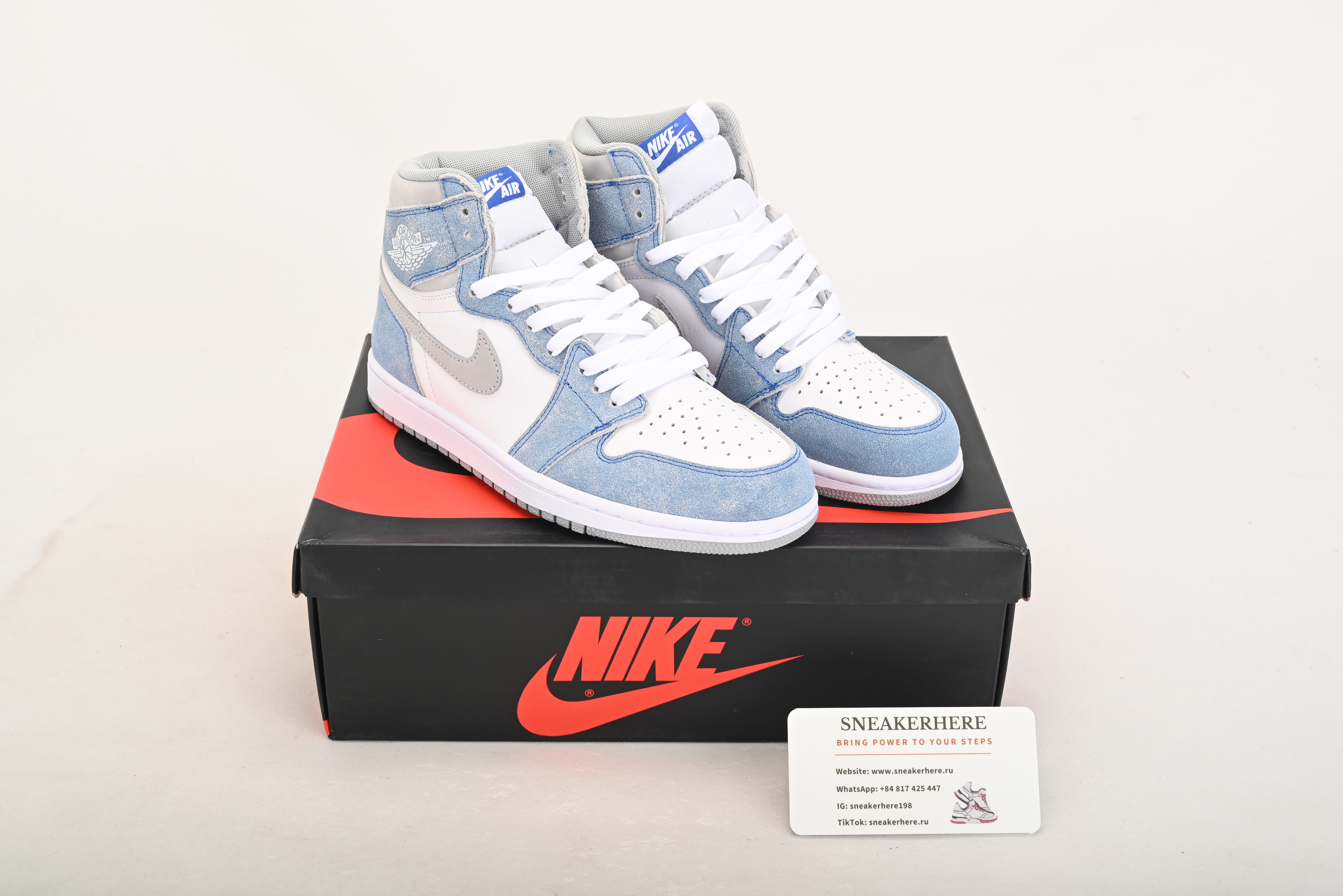 Air Jordan 1 Retro High OG Hyper Royal 555088-402