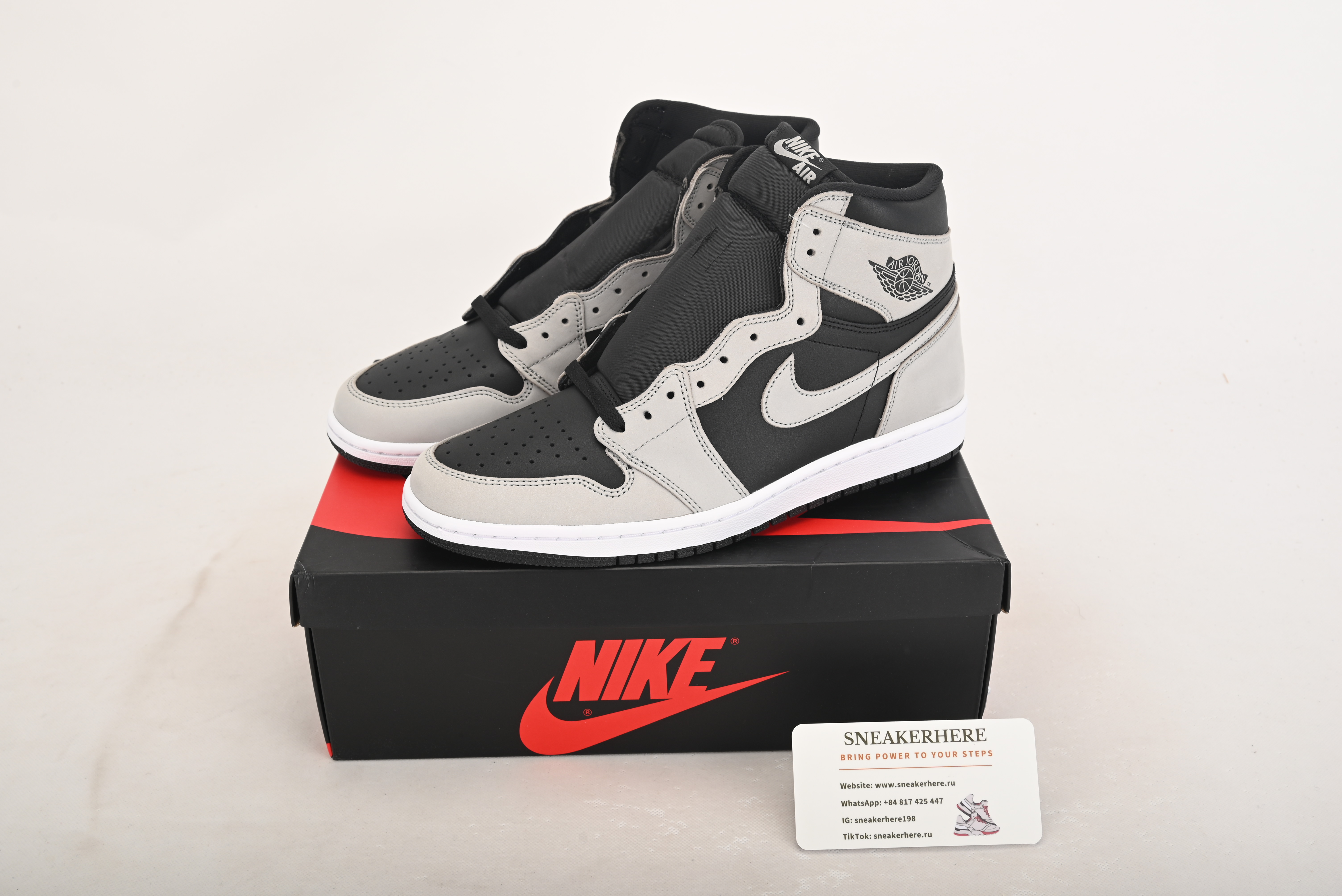 Air Jordan 1 Retro High Black White Light Smoke Grey 555088-035