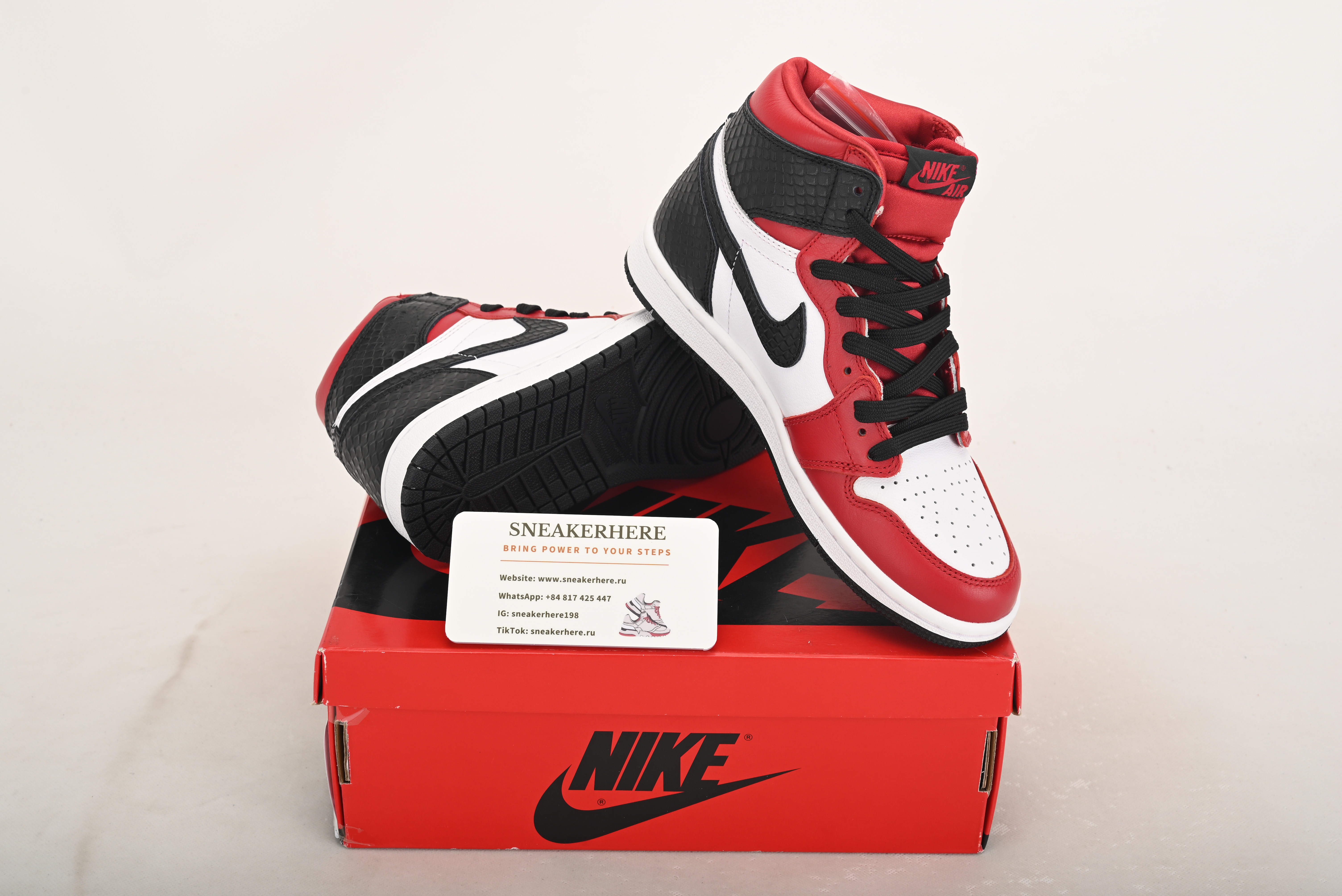Air Jordan 1 Retro High Satin Snake Chicago CD0461-601