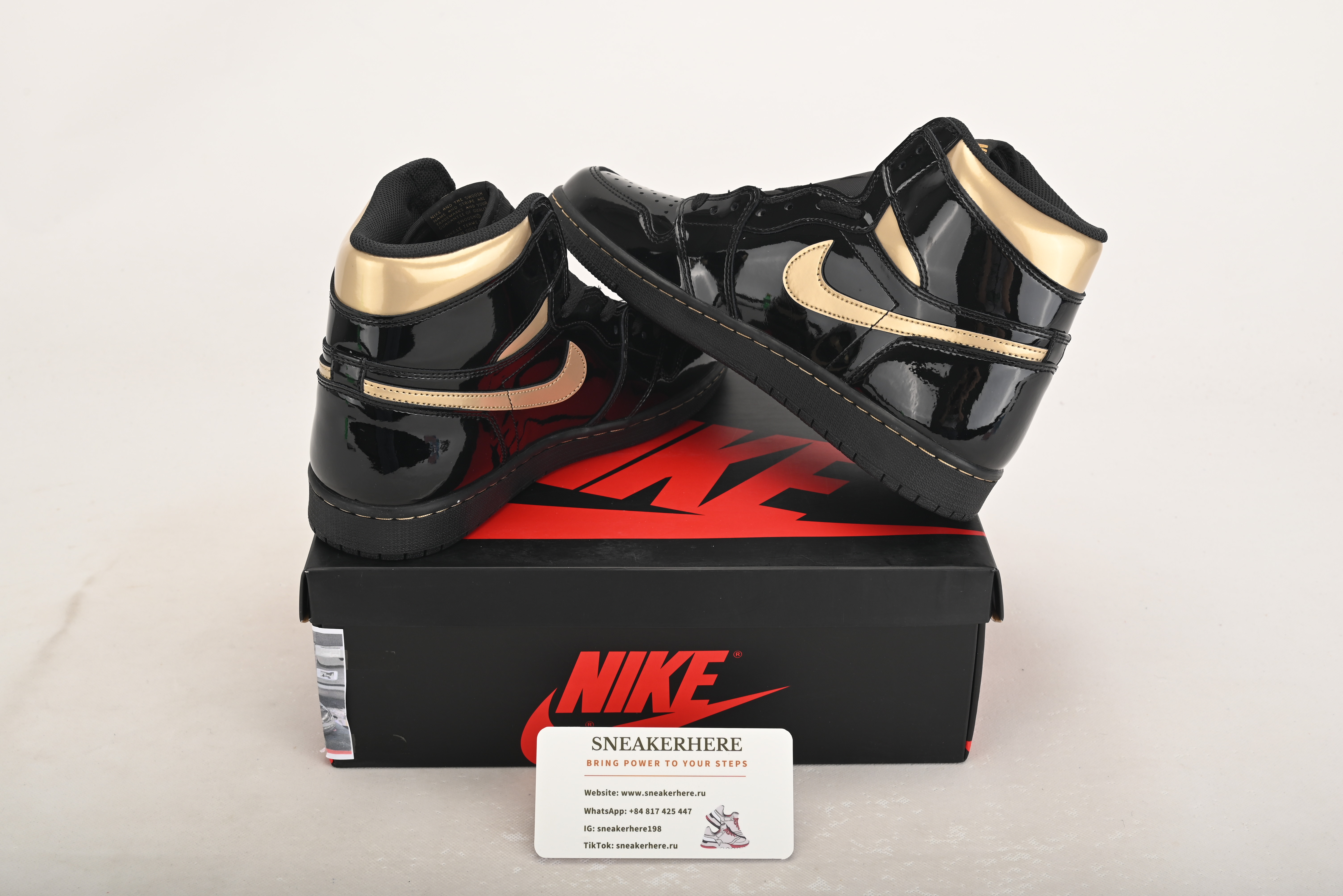 Air Jordan 1 Retro High Black Metallic Gold (2020) 555088-032