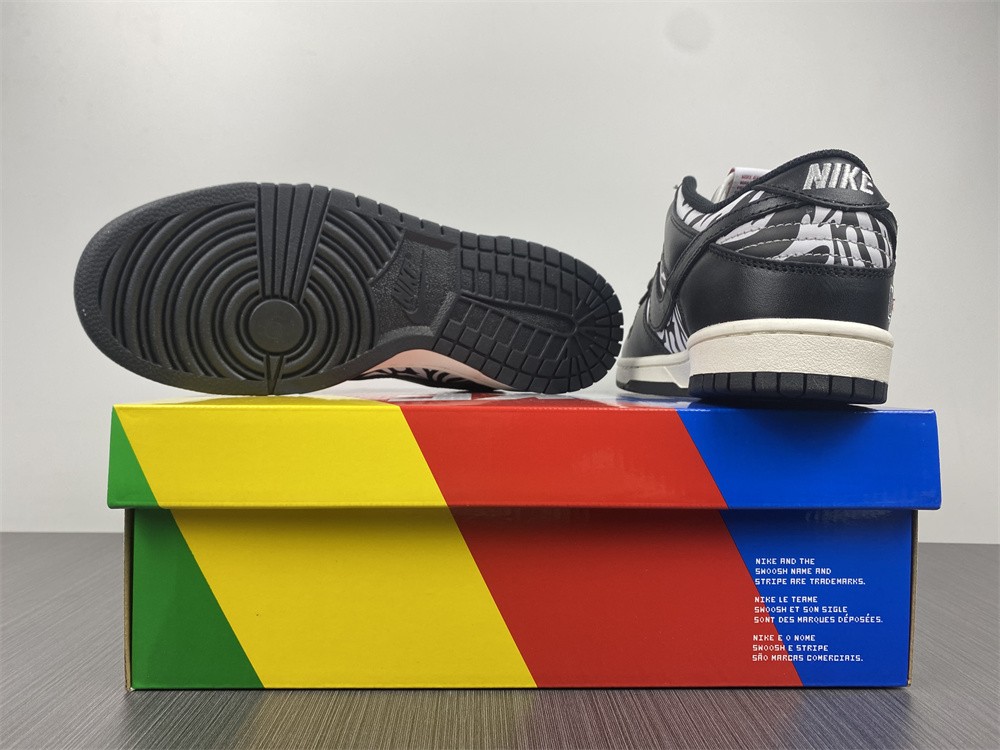 Nike SB Dunk Low Quartersnacks Zebra DM3510-001