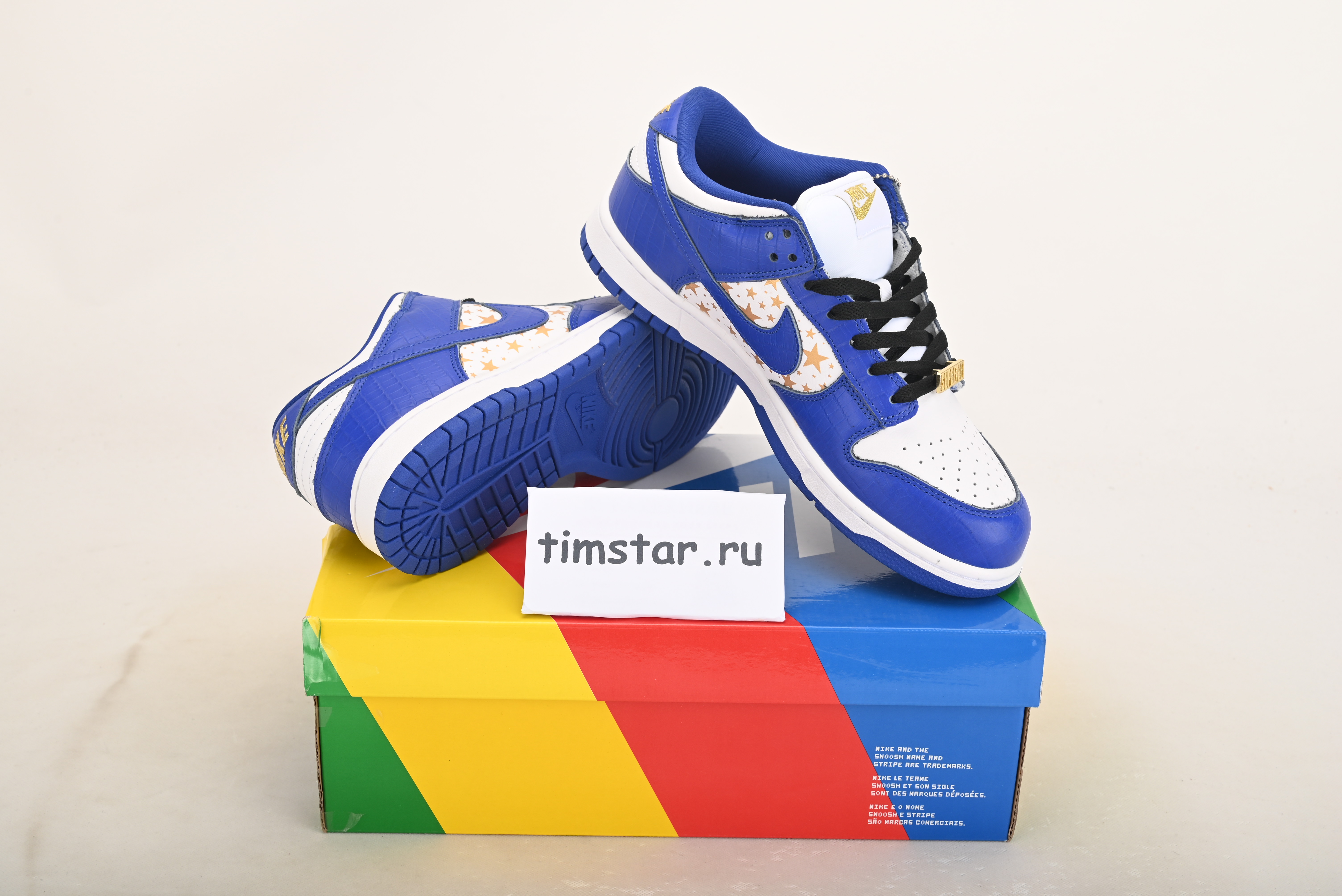 Supreme x Nike SB Dunk Low White and Blue Crocodile DH3228-10