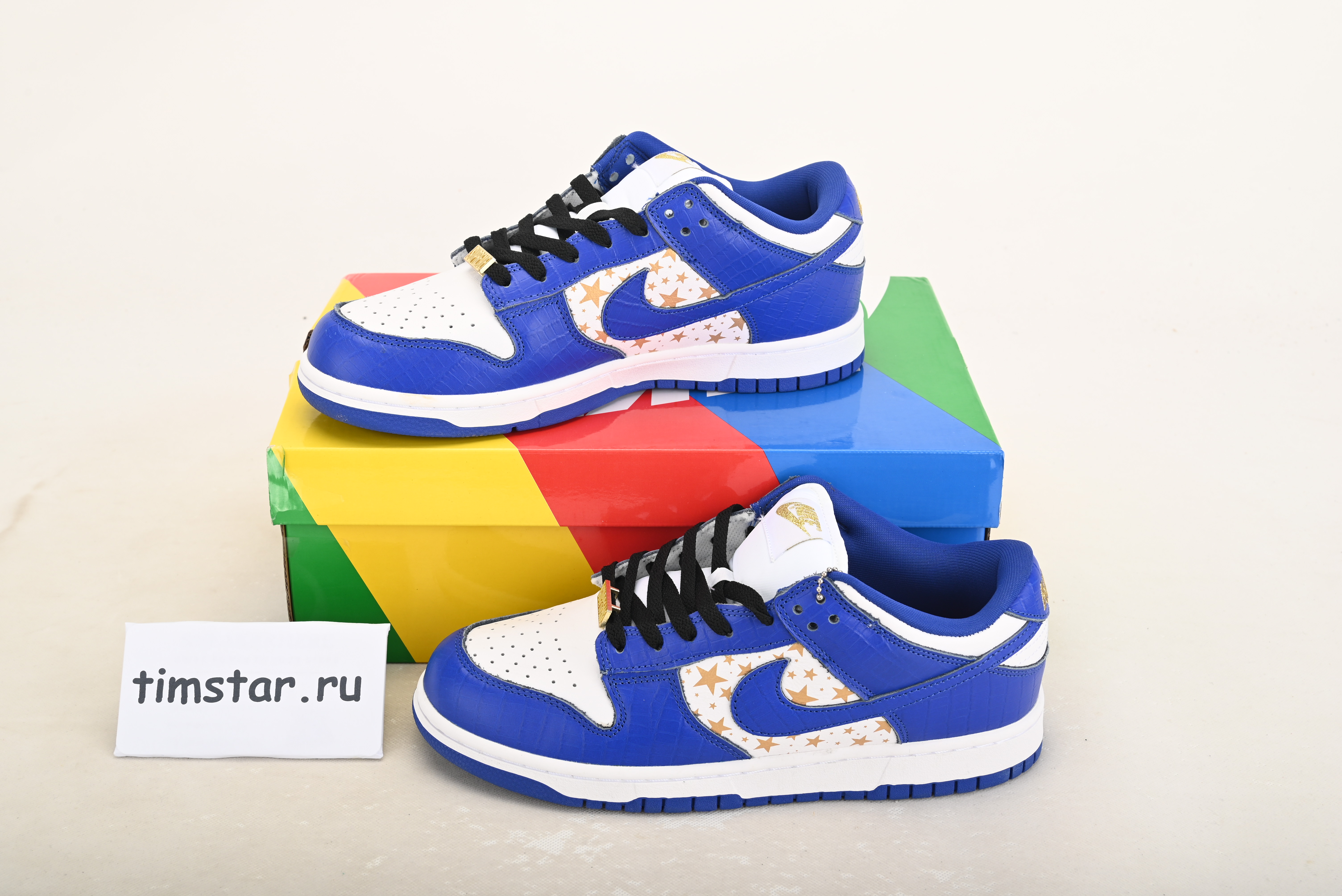 Supreme x Nike SB Dunk Low White and Blue Crocodile DH3228-10