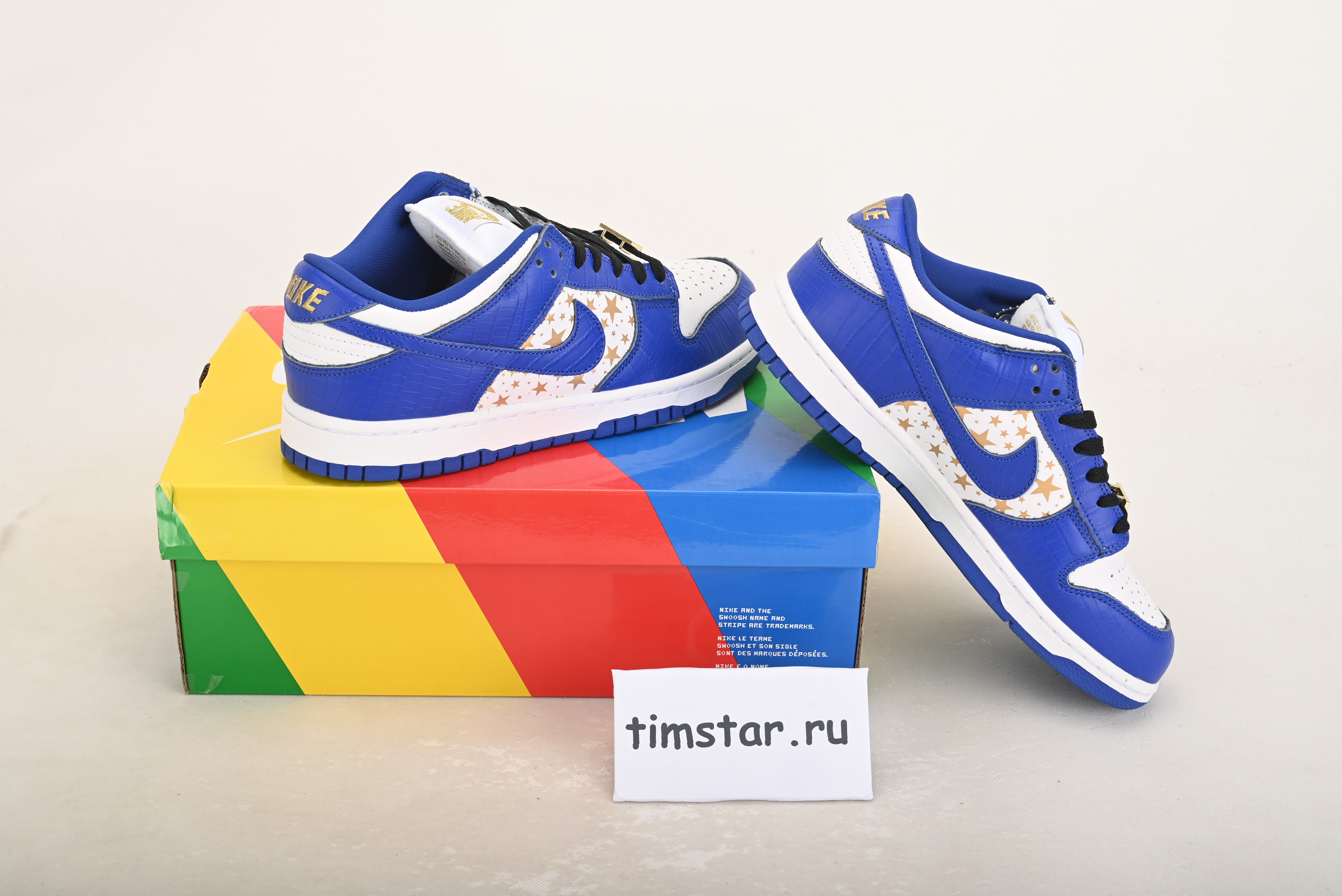 Supreme x Nike SB Dunk Low White and Blue Crocodile DH3228-10