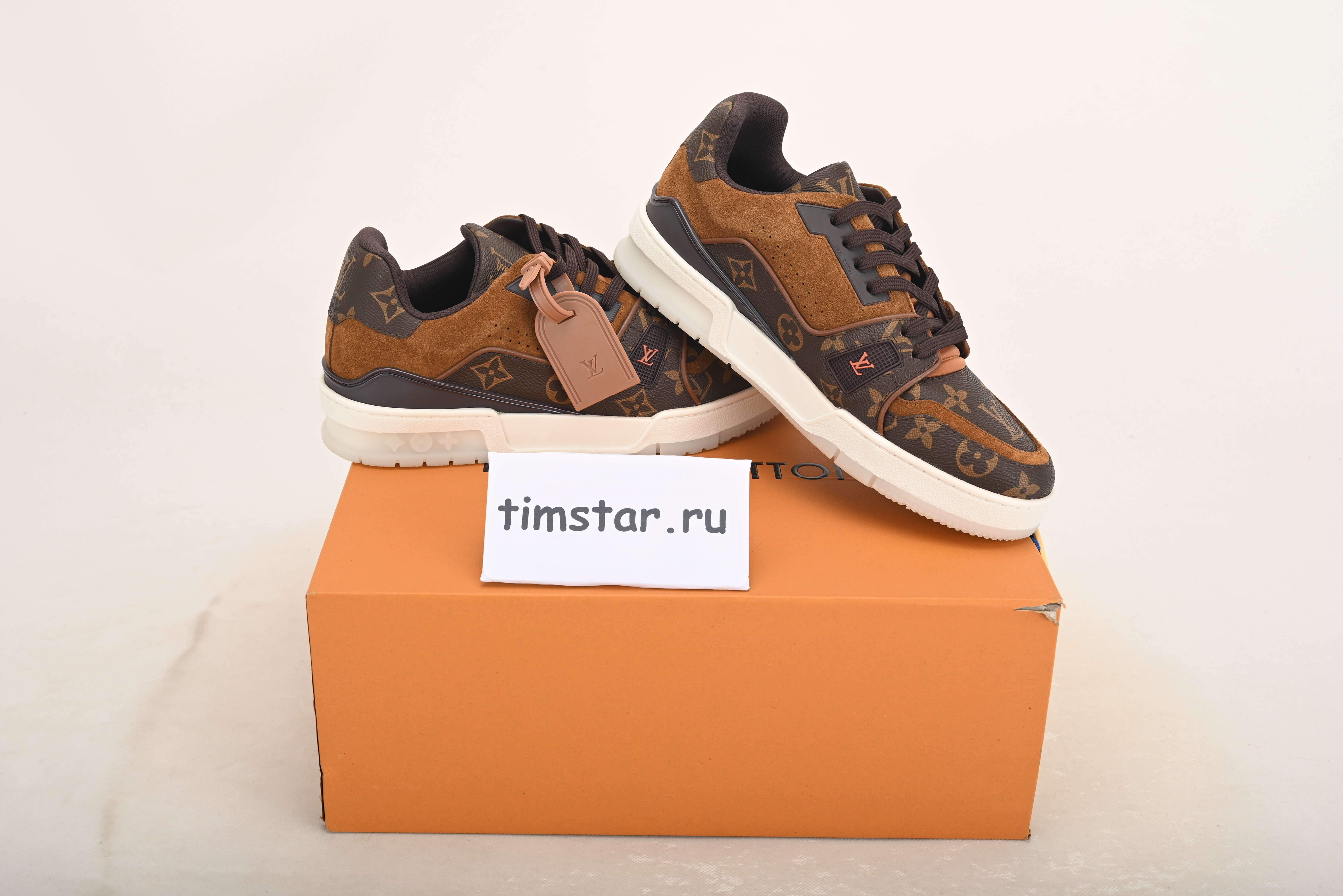LsVttn Trainer Suede Monogram 1A5UR4