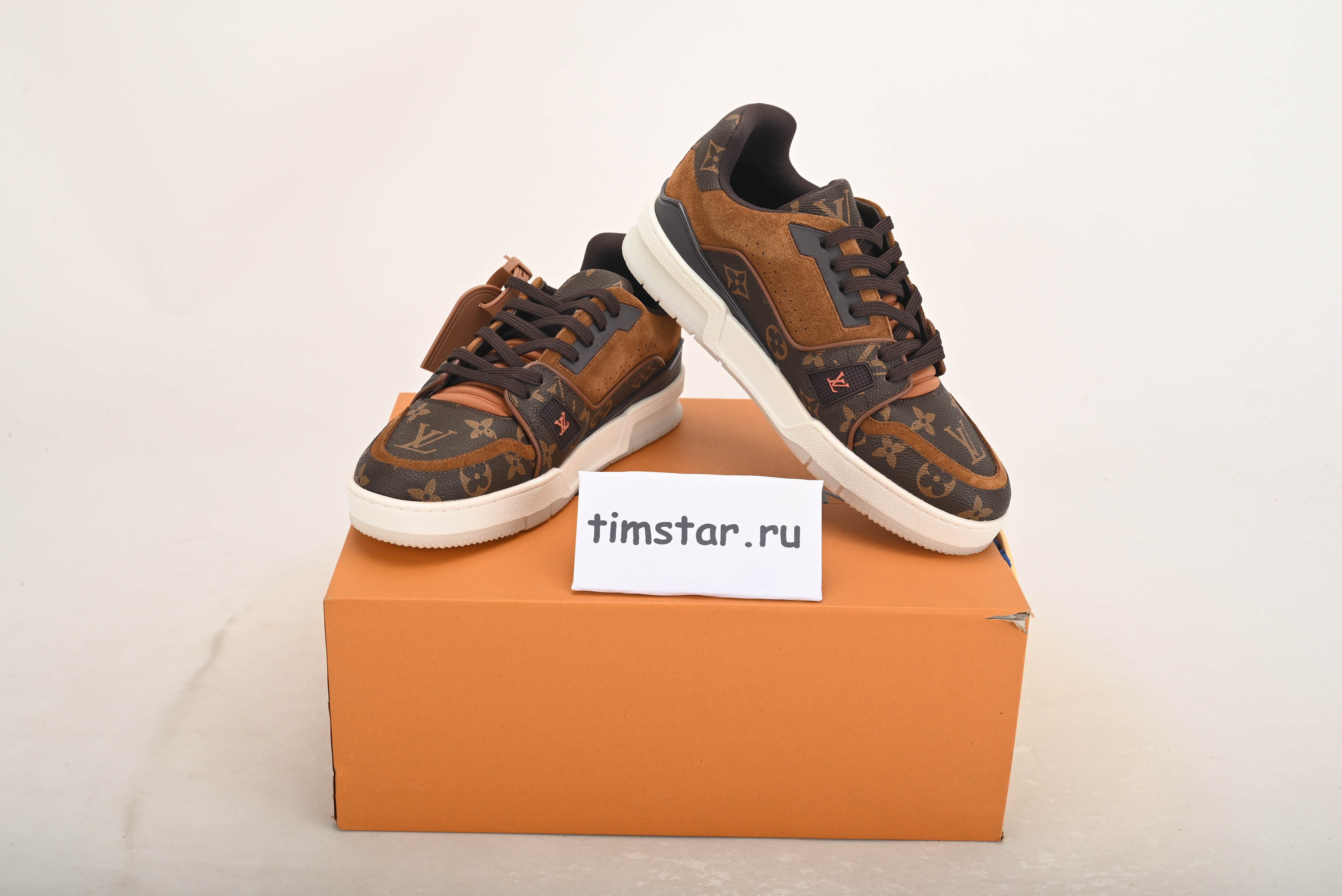 LsVttn Trainer Suede Monogram 1A5UR4