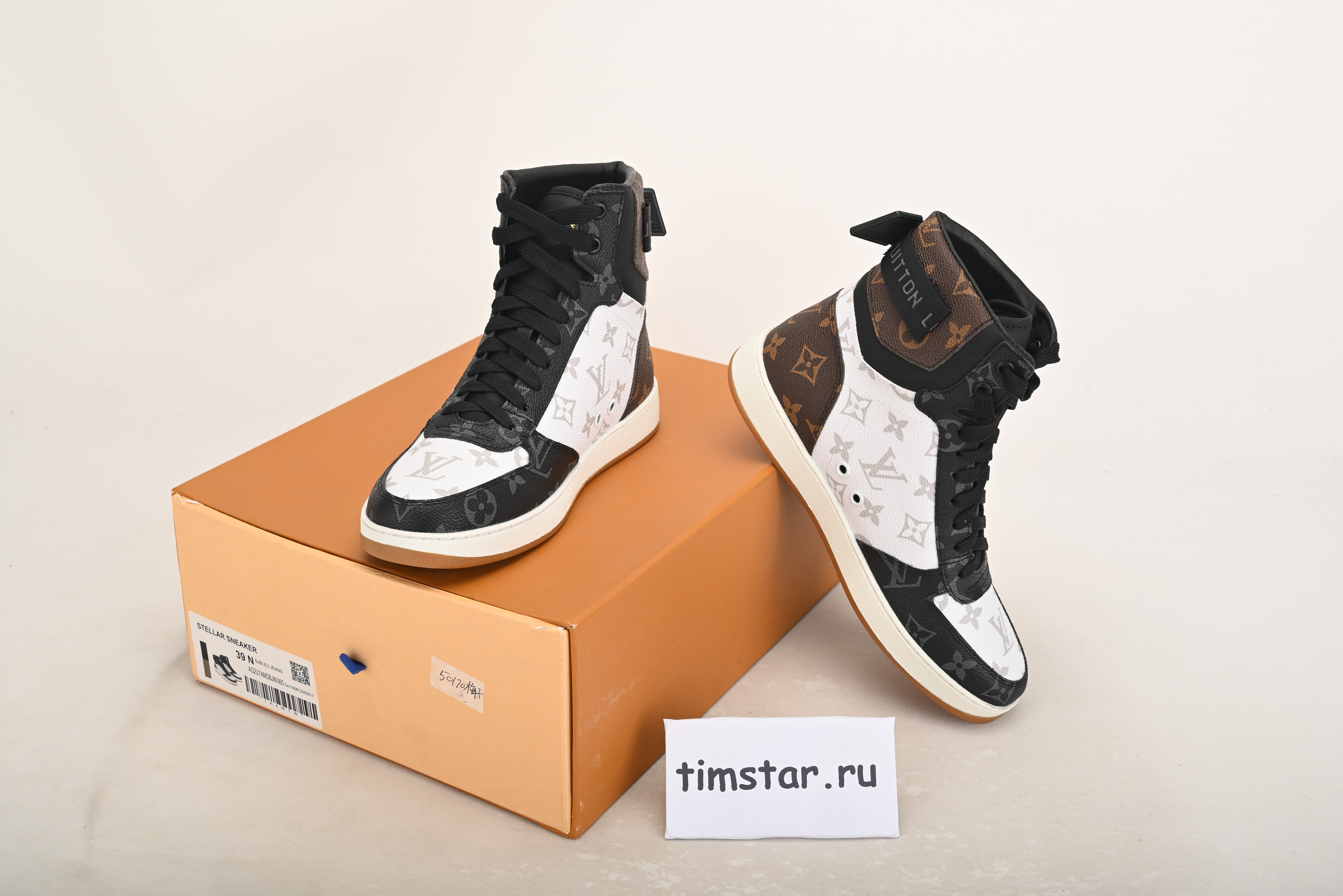 LsVttn Rivoli Sneaker Boot Monogram 1A44VV