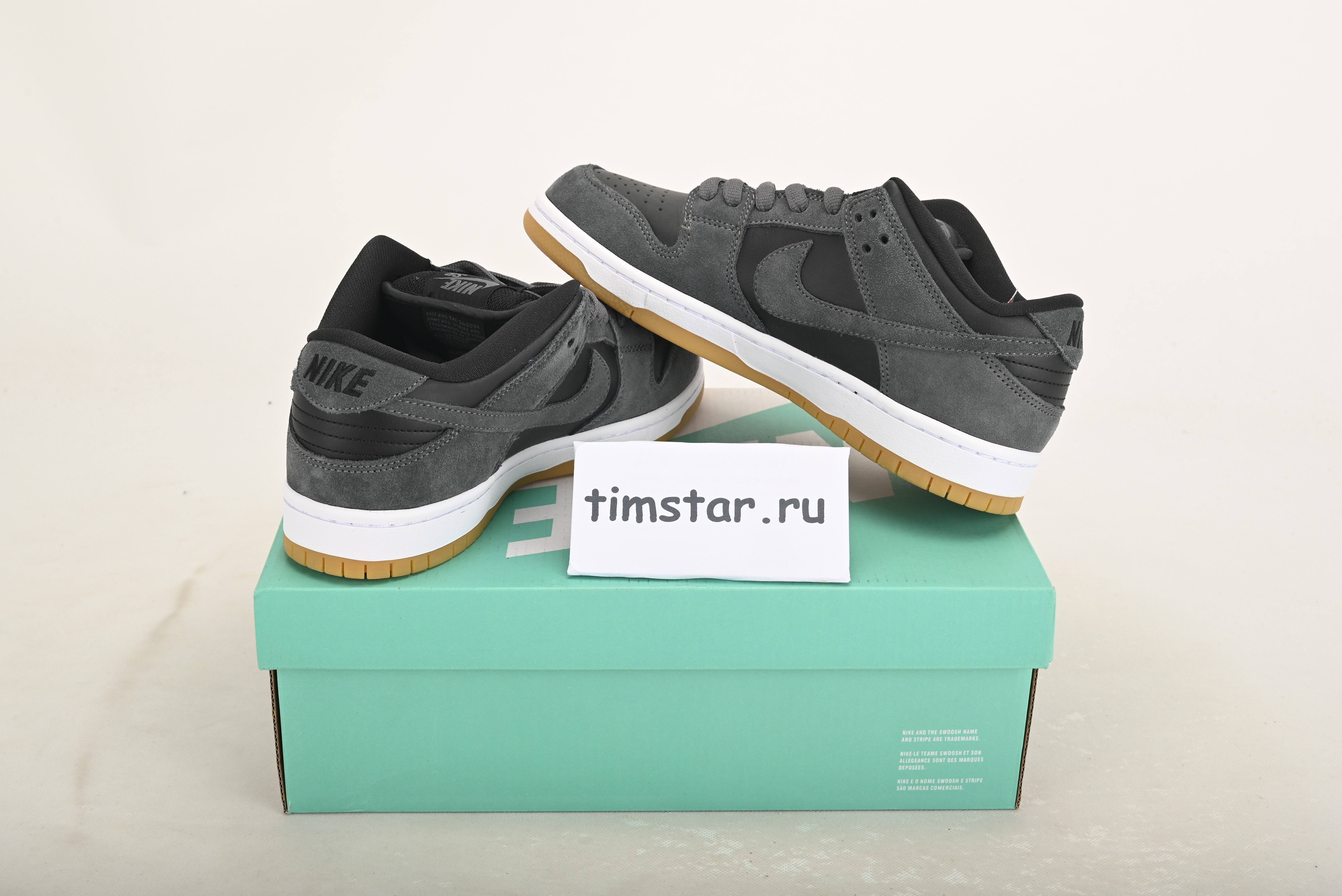 Nike SB Dunk Low Dark Grey Black Gum AR0778-001