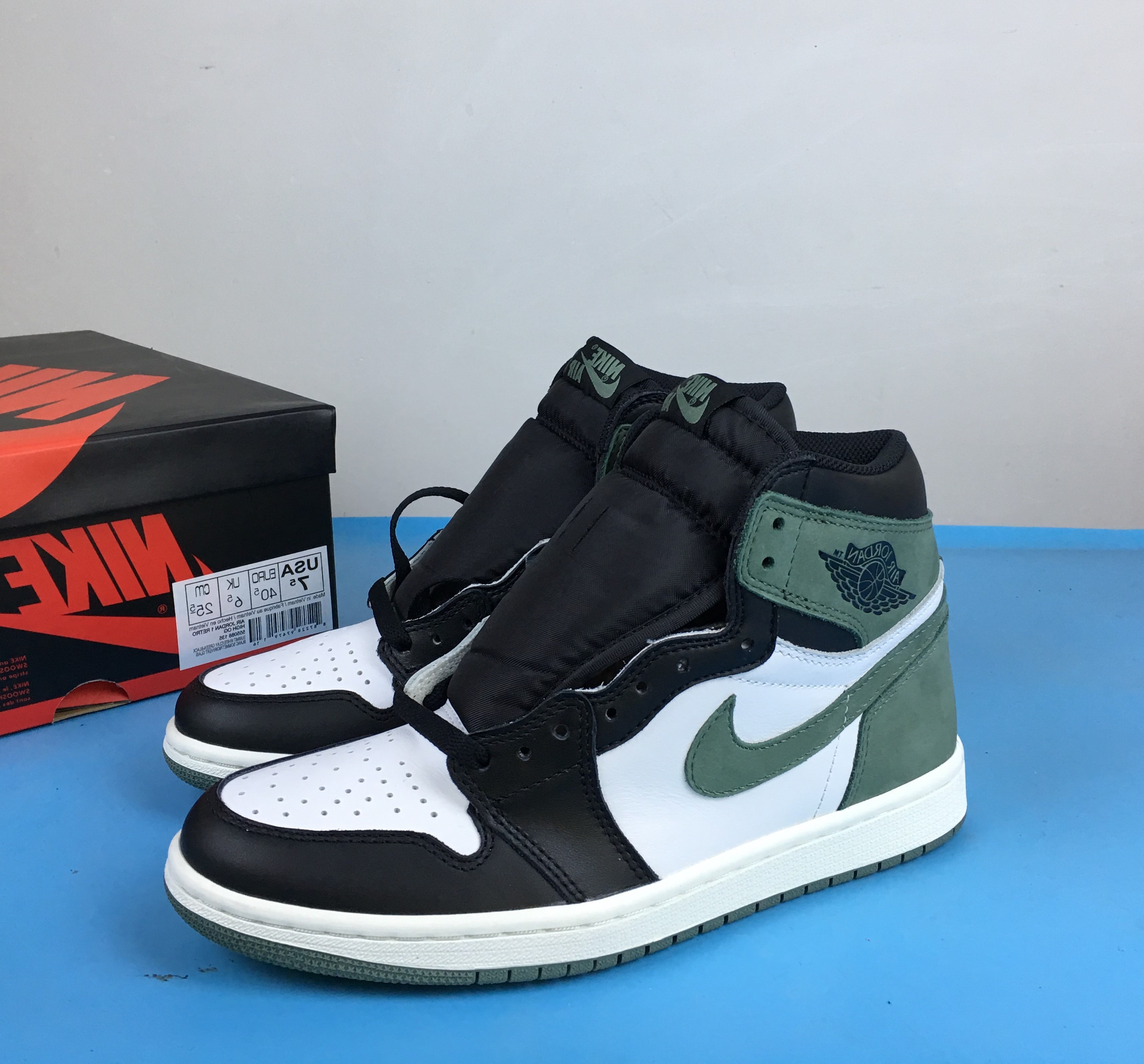Air Jordan 1 Retro High Clay Green 555088-135