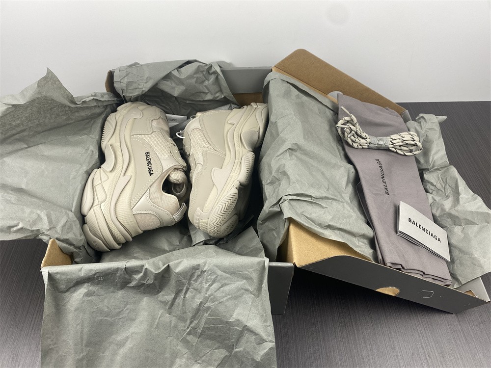 Blncig Triple S Beige (W) 524039W2FW19700