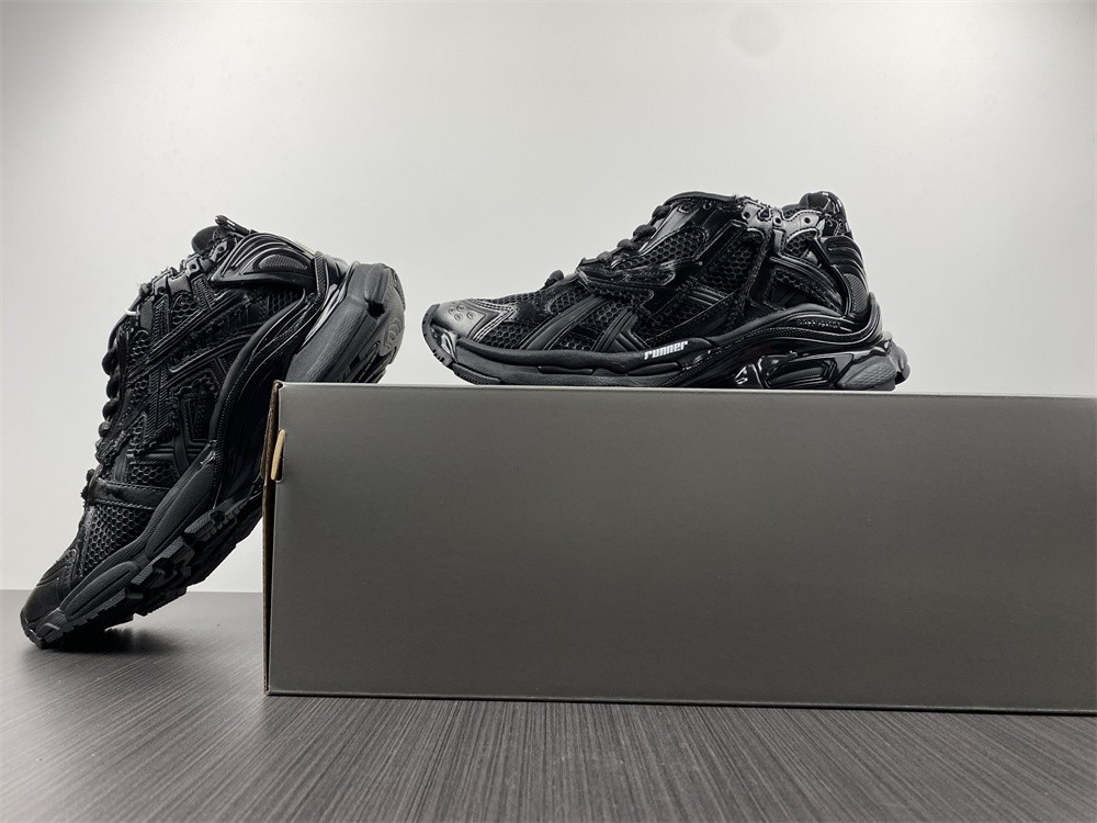 Blncig Runner Monocolor Kith Black 677403 W3RA9 1000