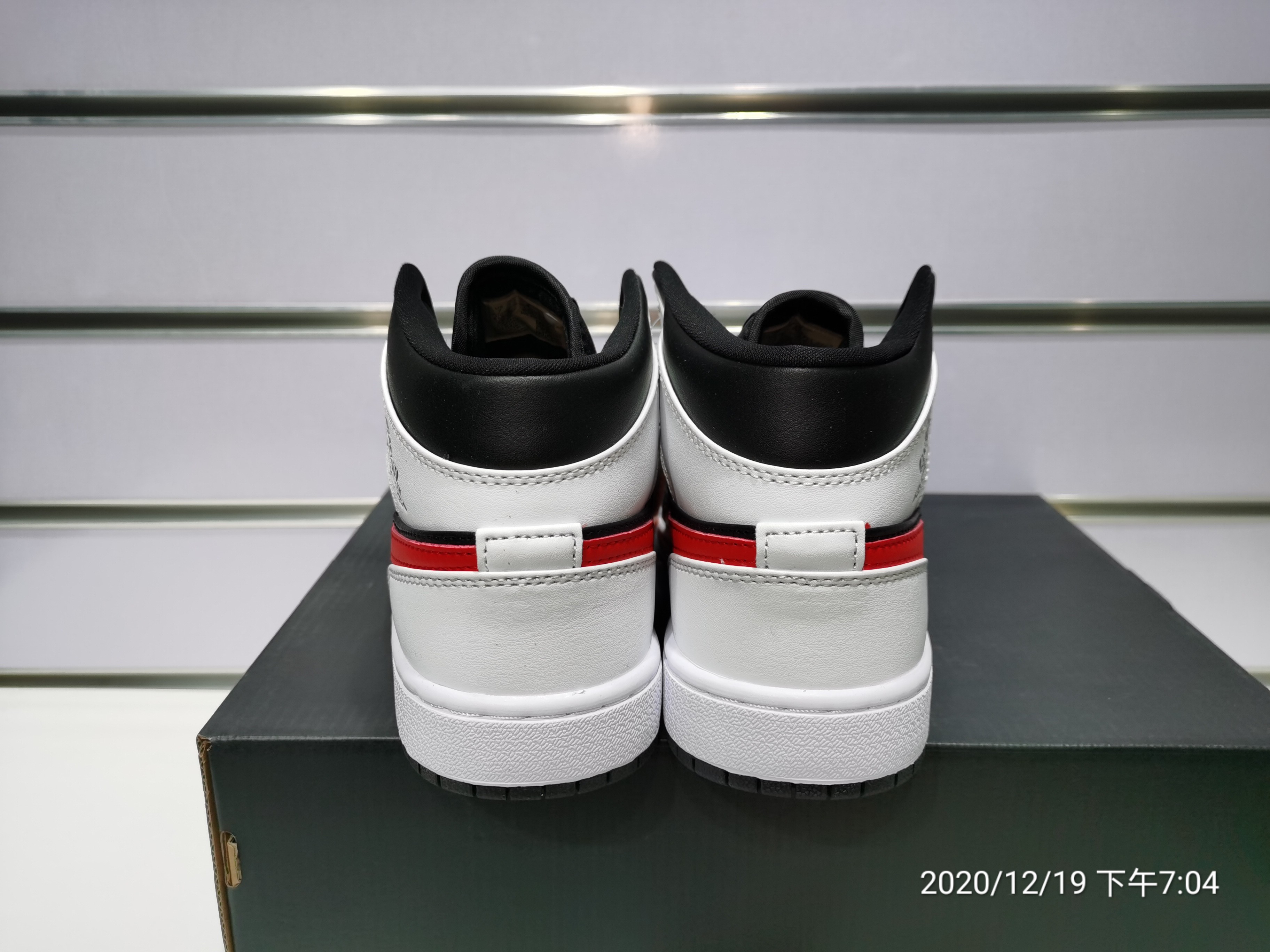 Air Jordan 1 Mid Black Chile Red White 554724-075