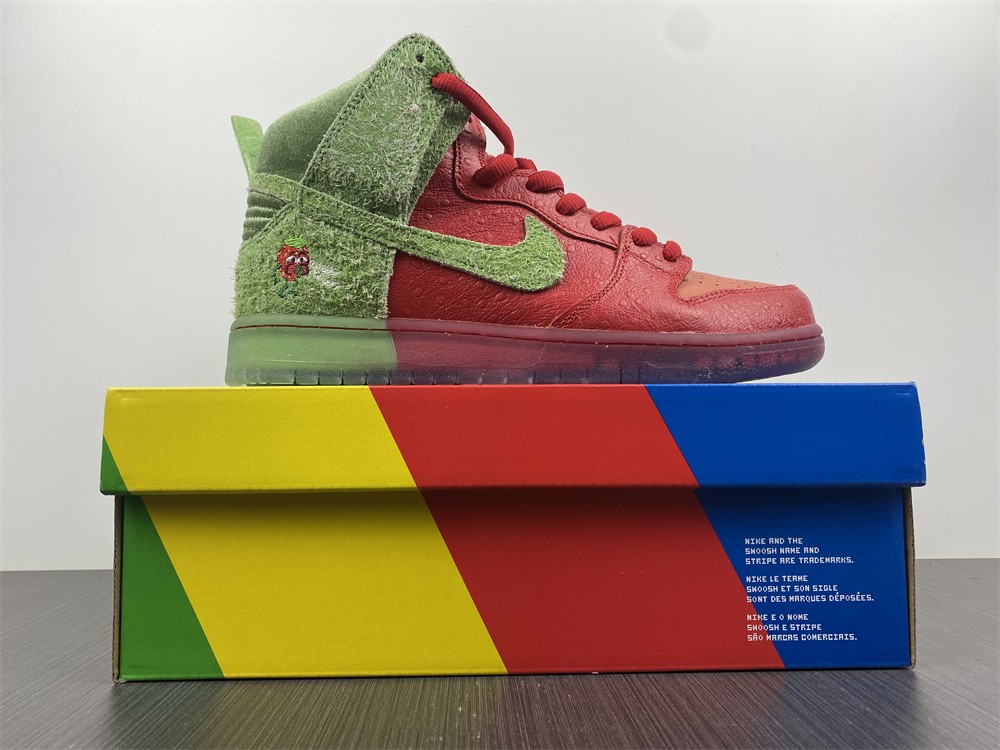 Nike SB Dunk High Strawberry Cough CW7093-600