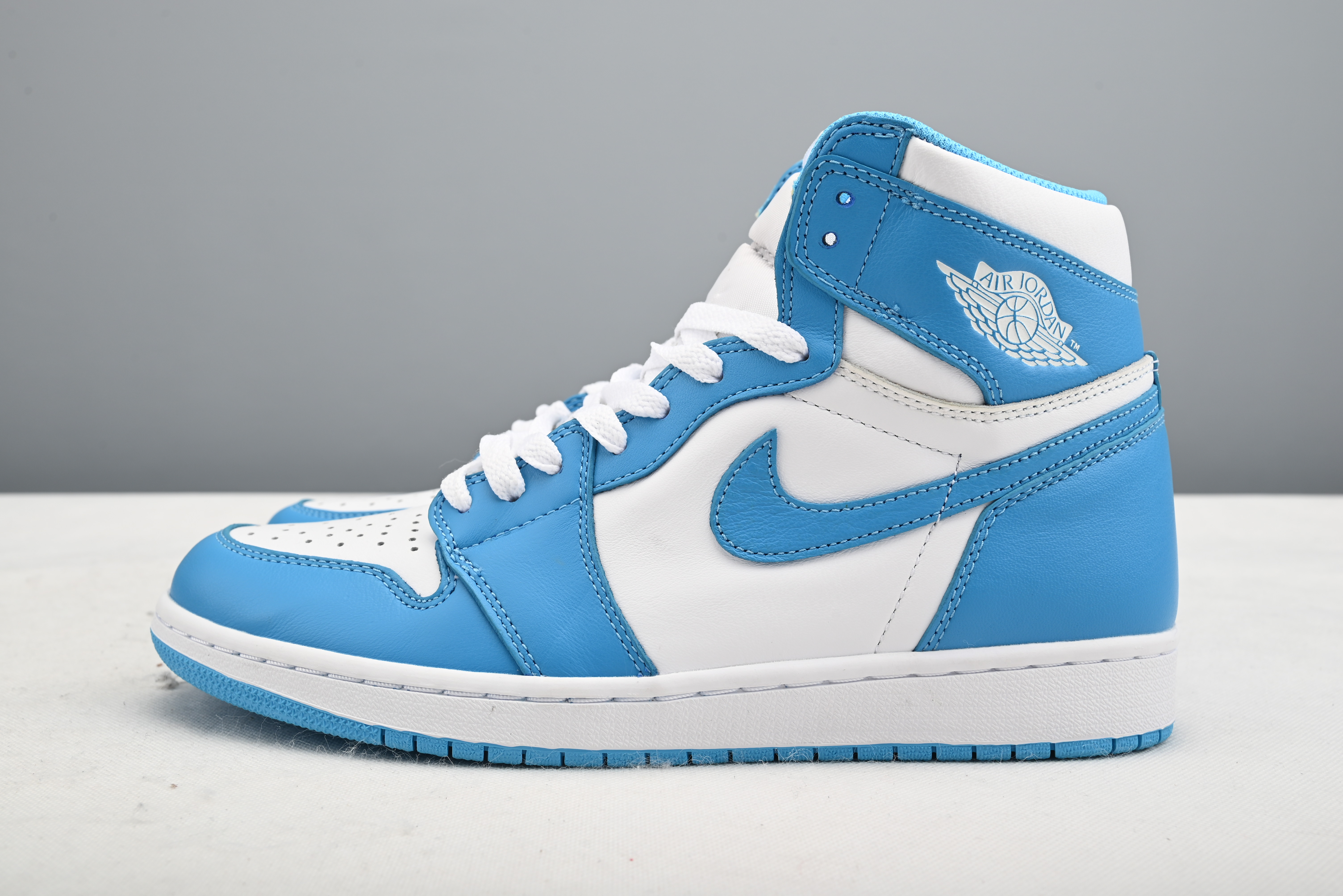Jordan 1 Retro UNC 555088-117