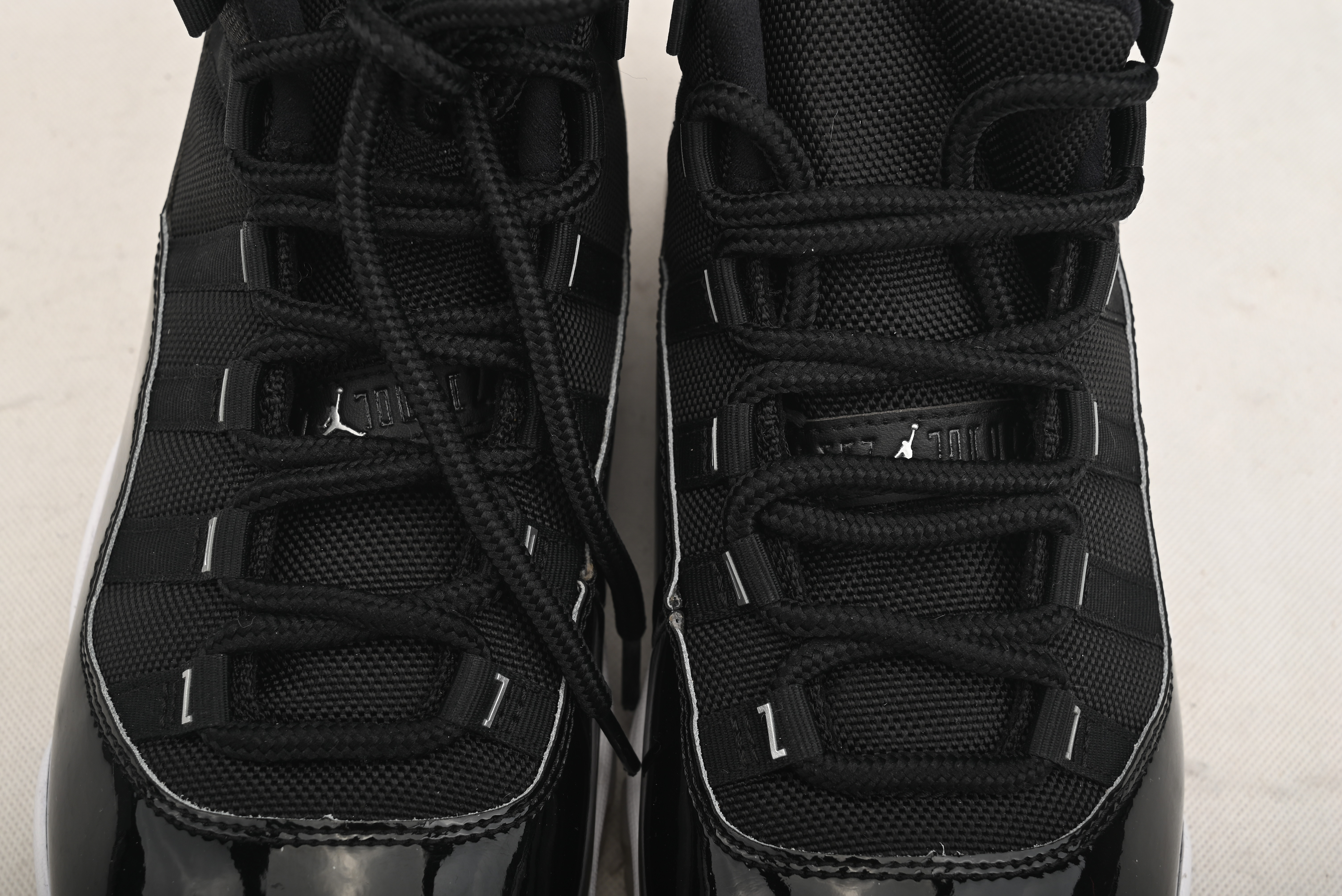 Jordan 11 Retro Jubilee AR0715-011