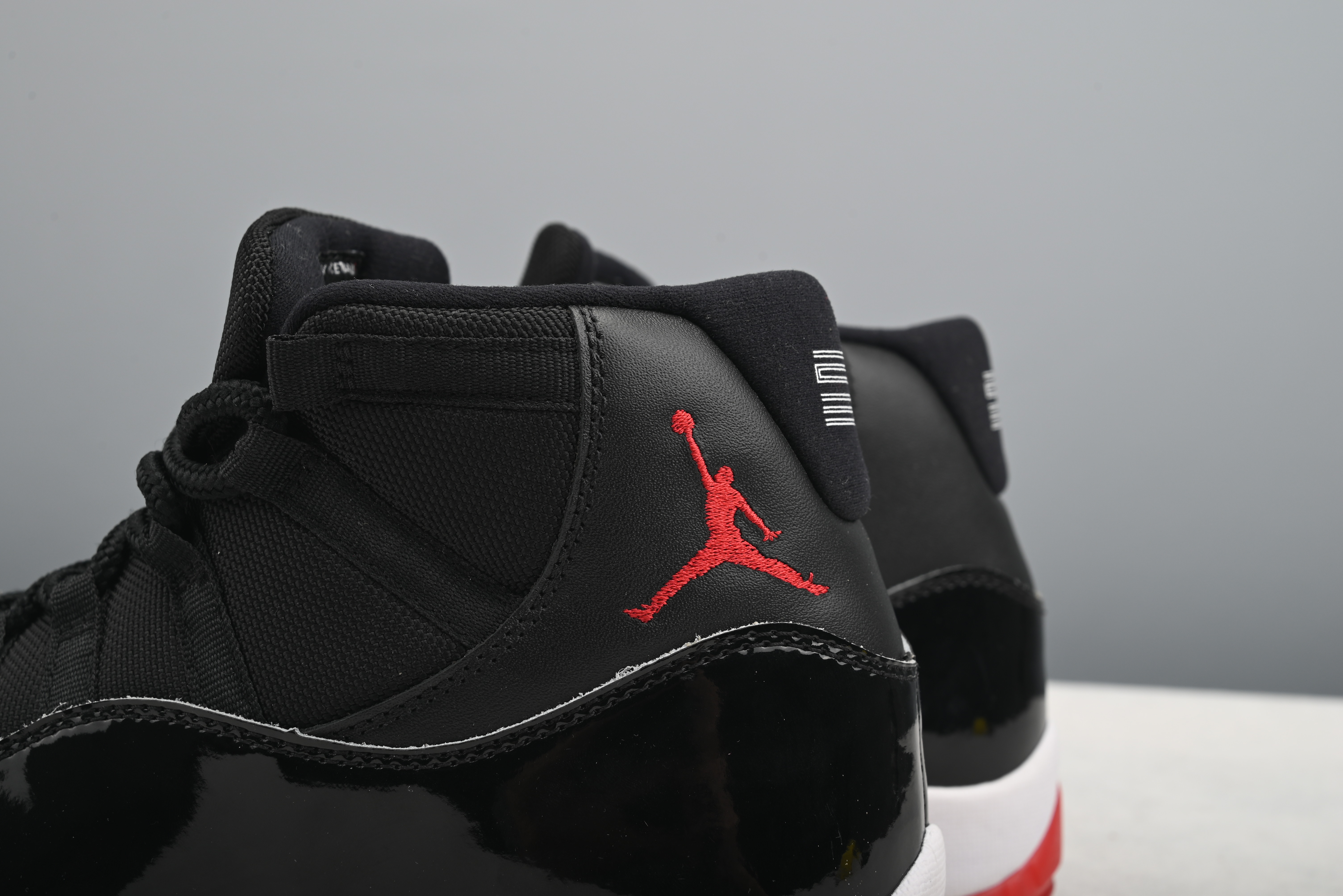 Jordan 11 Retro Playoffs Bred (2019) 378037-061