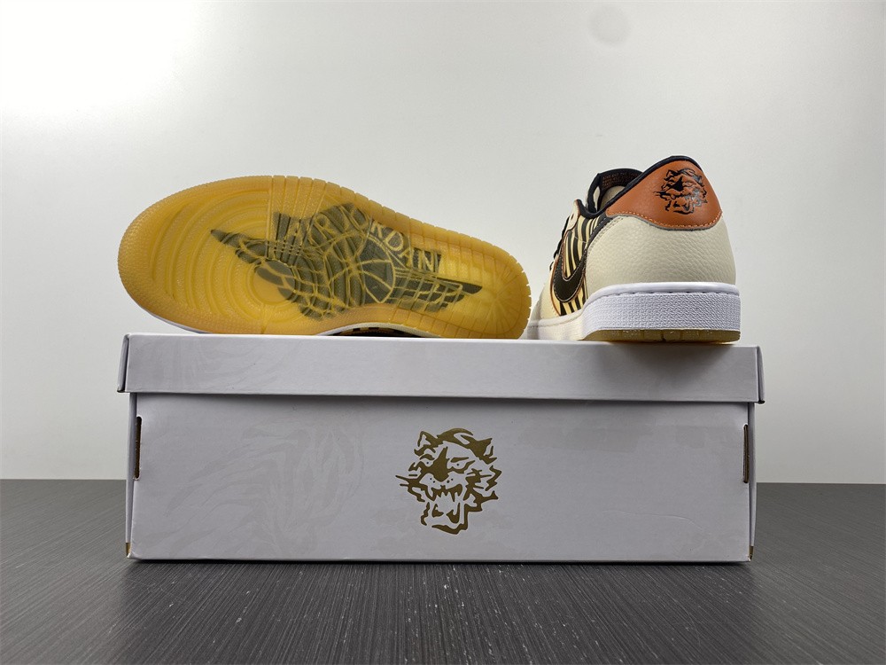 Air Jordan 1 Retro Low OG GCYear of the Tiger DH6932-100