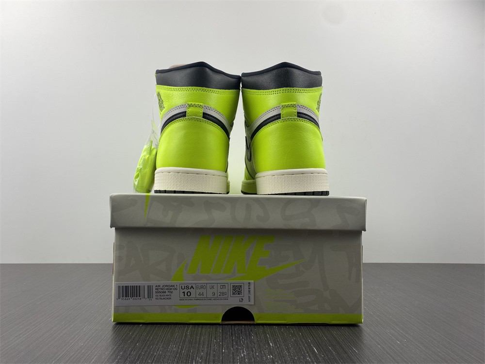 Air Jordan 1 Retro High OG Visionaire volt 555088