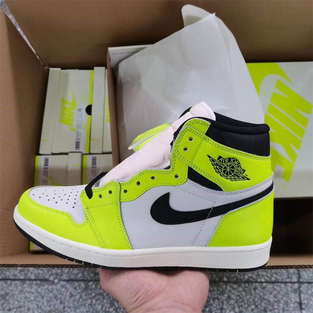 Air Jordan 1 Retro High OG Visionaire volt 555088