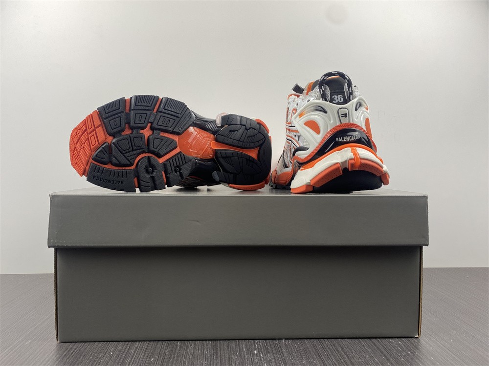 Blncig Runner Orange (W) 677402W3RB79051