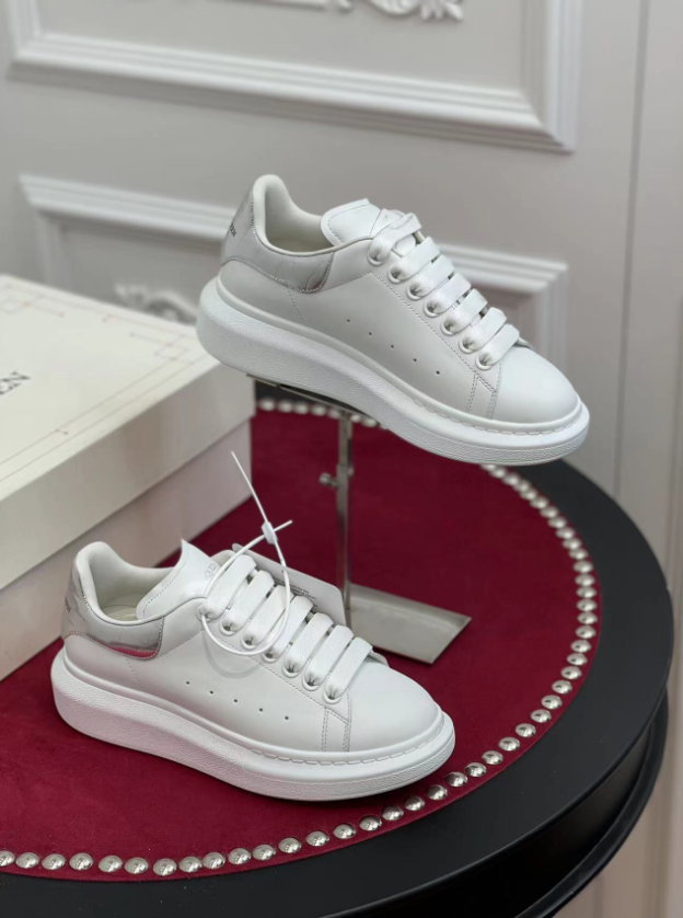 Alxndr McQN Oversized sneaker 1