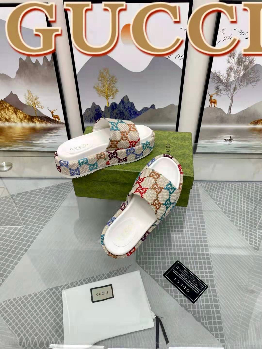 Guccii1 Slide