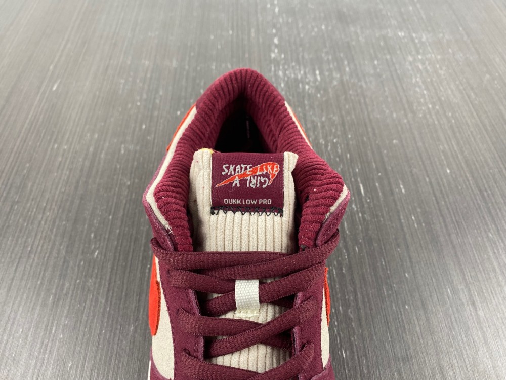 Skate Like a Girl x Nike SB Dunk