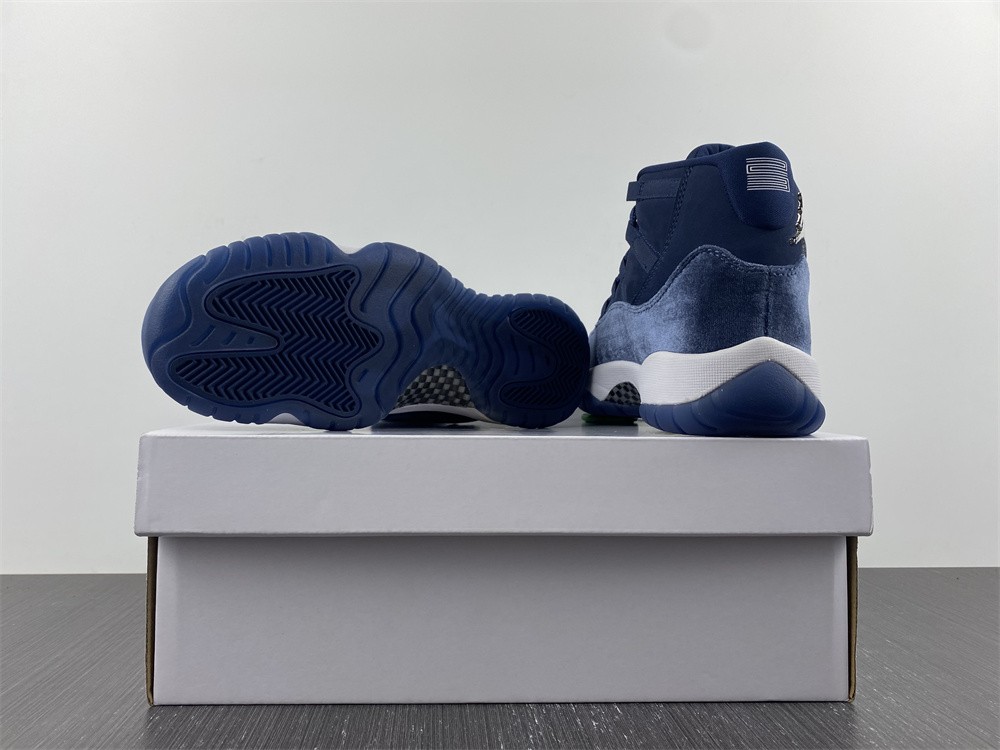 Jordan 11 Retro Midnight Navy AR0715-441