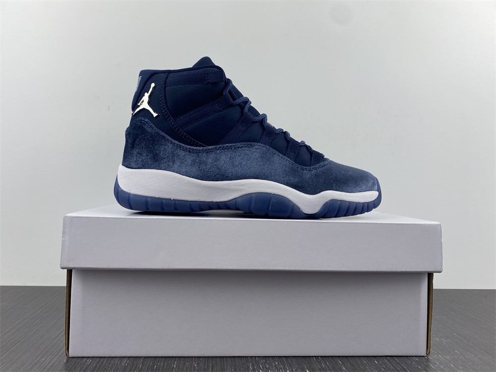Jordan 11 Retro Midnight Navy AR0715-441