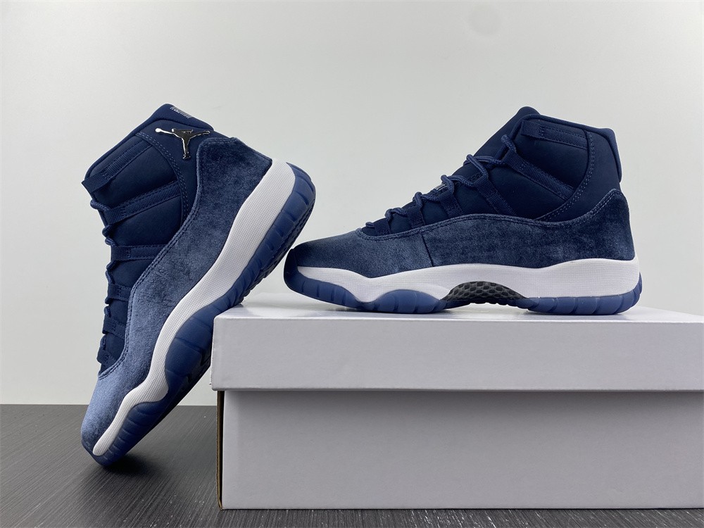Jordan 11 Retro Midnight Navy AR0715-441