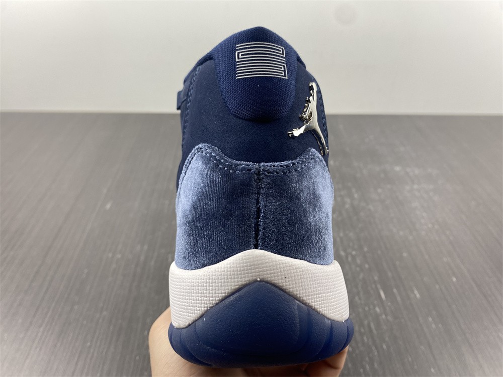 Jordan 11 Retro Midnight Navy AR0715-441