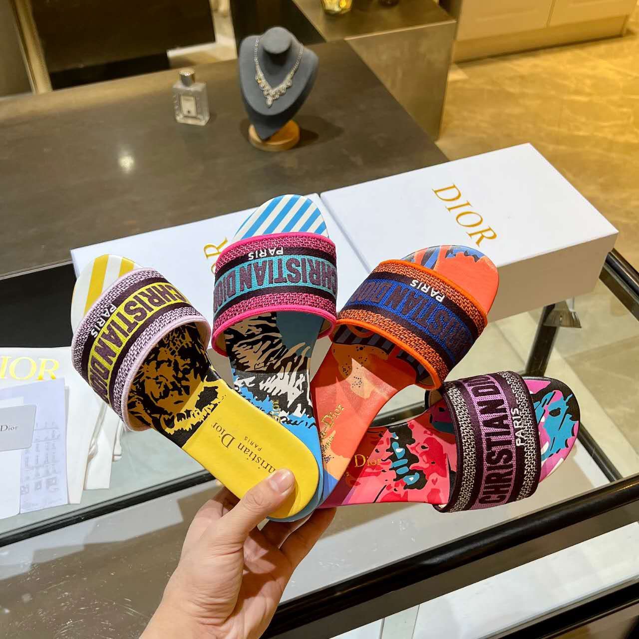 Christian Dioorr pink slide