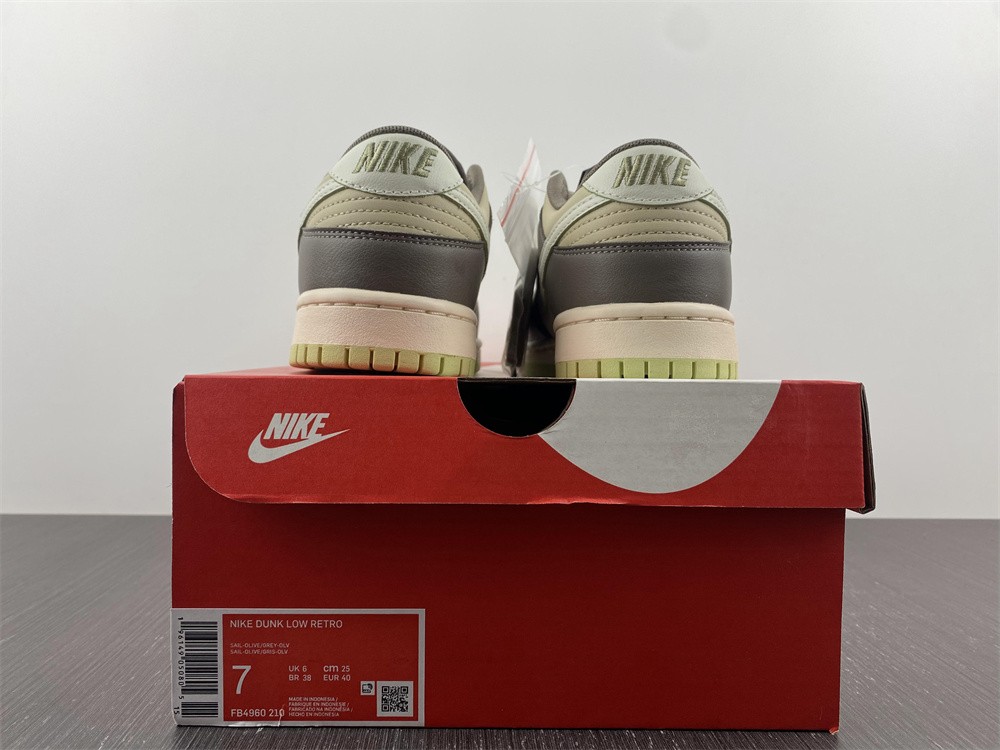 Nike SB Dunk Low "Khaki" FB4960-210