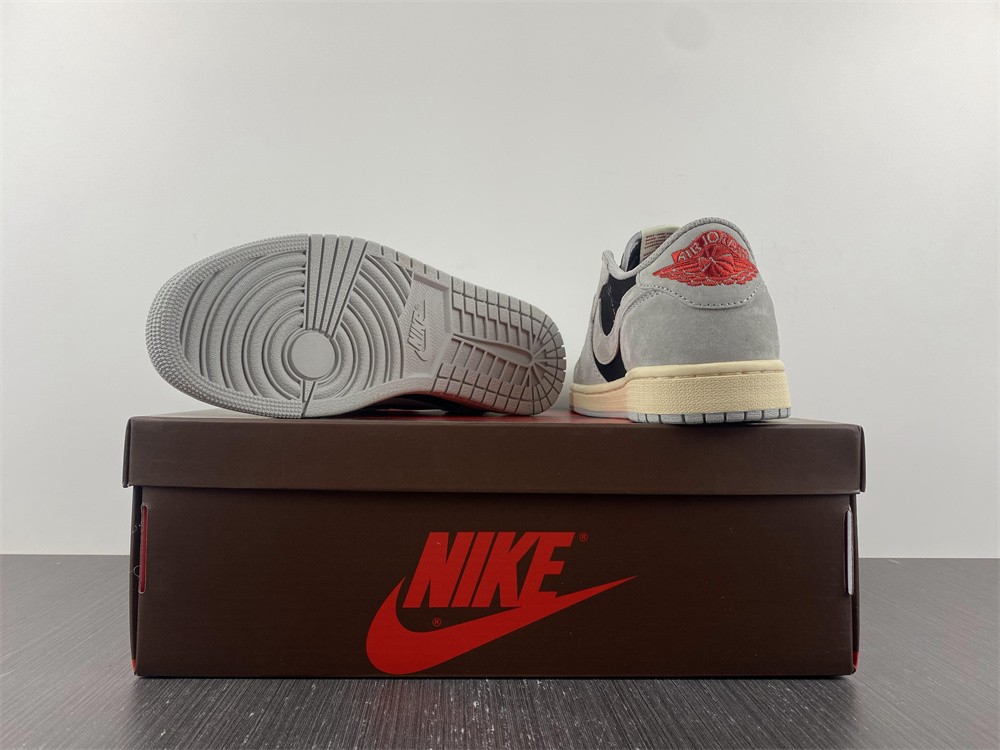 Air Jordan 1 Low OG x Travis Scott 1