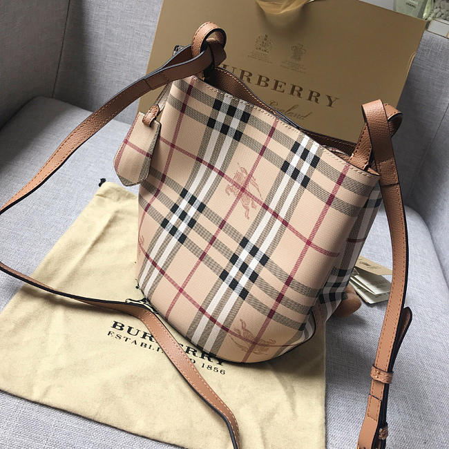 Brbbrry Haymarket Bucket bag in Khaki