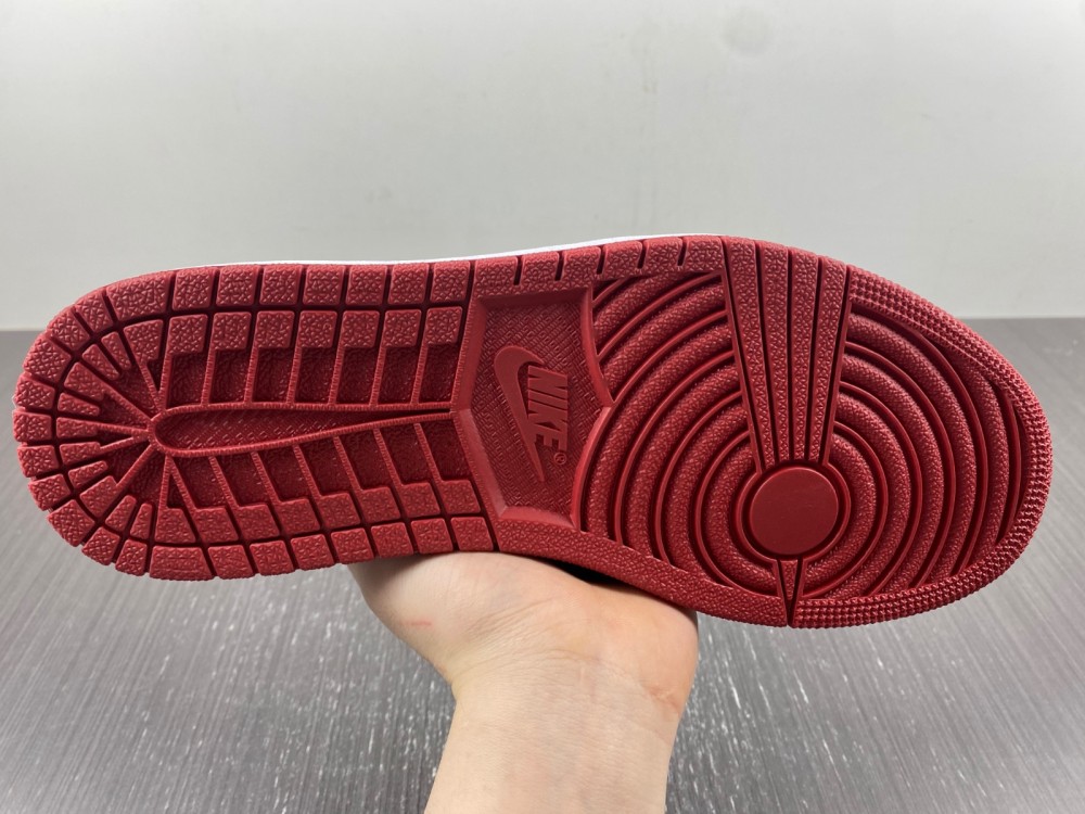 Nike Air Jordan 1 Retro Low Bred 705329-001