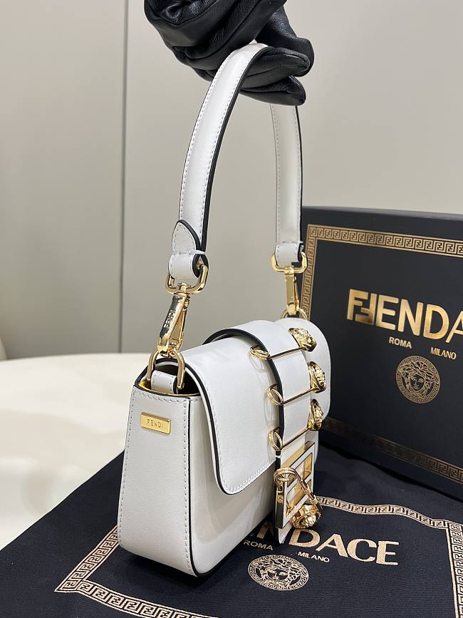Feendi X Vrsc Axillary Bag White 20cm